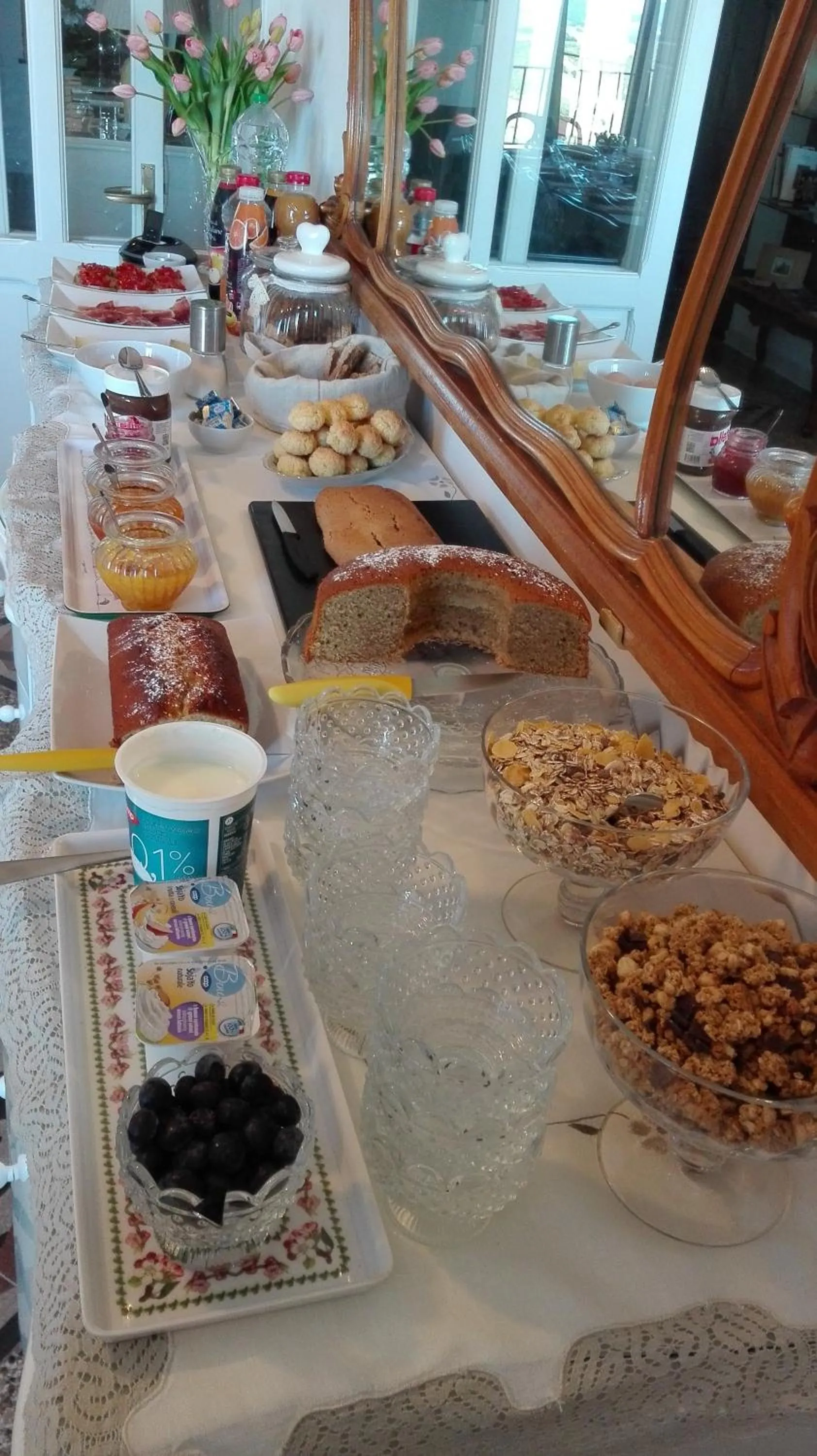 Buffet breakfast in AL 32 B&B