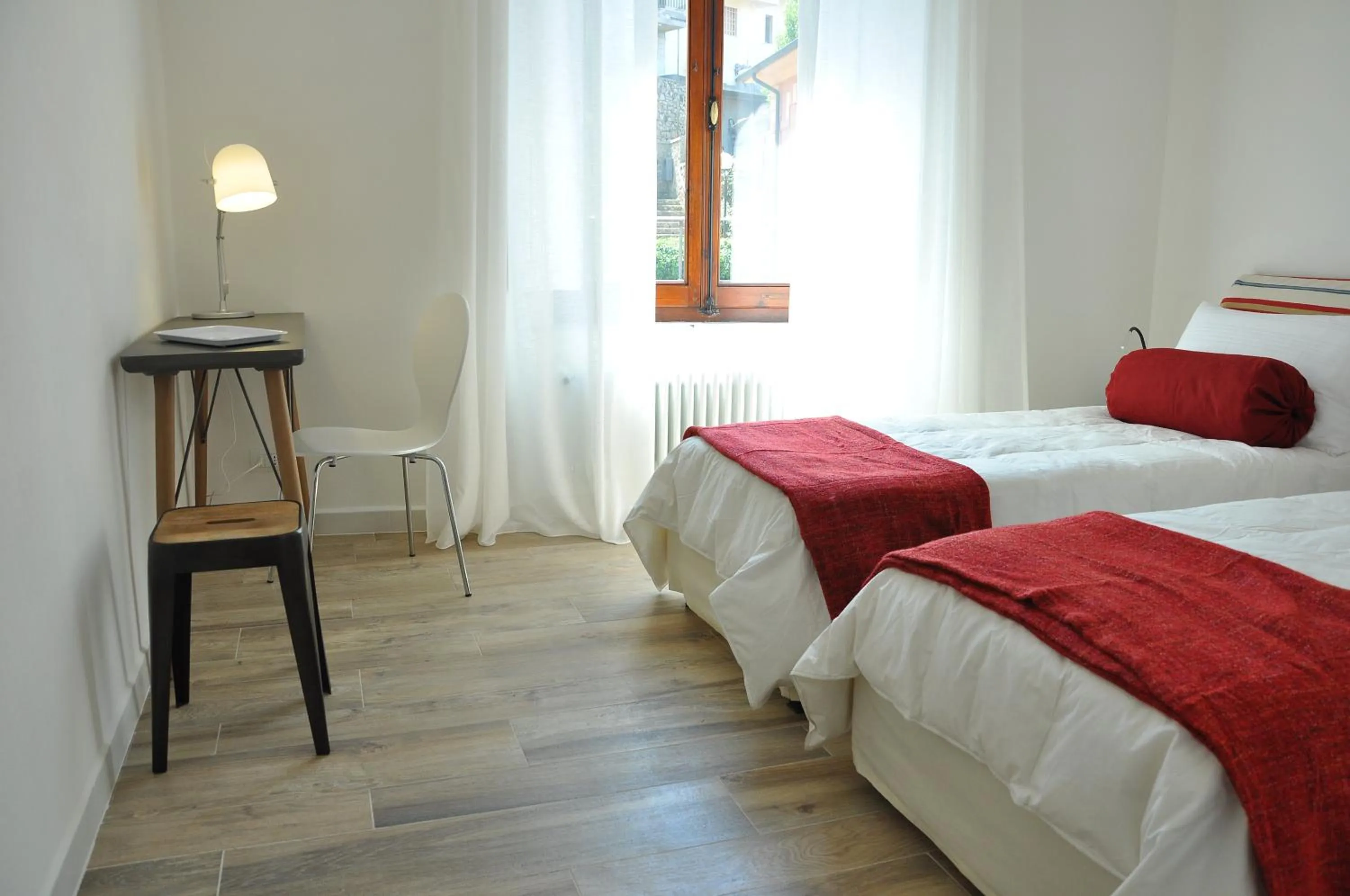 Photo of the whole room, Bed in AL 32 B&B