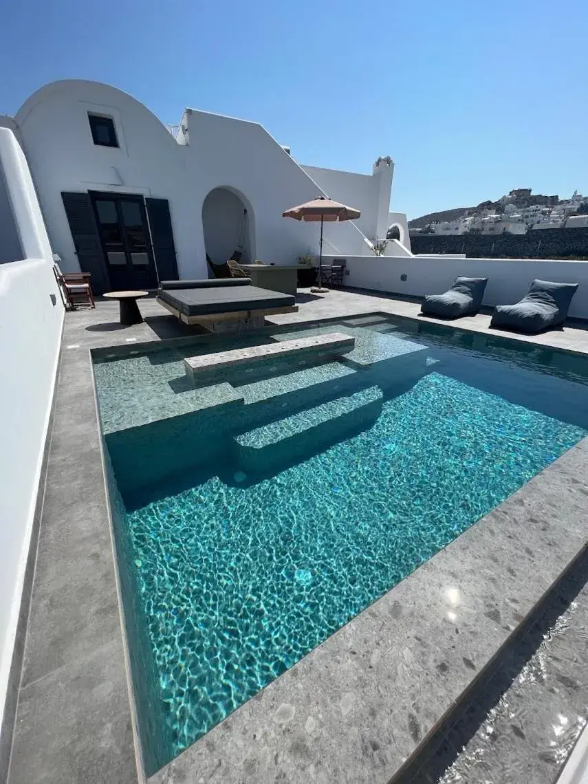 Swimming pool in Vineyard Exclusive Suites Swimming pool in Vineyard Exclusive Suites