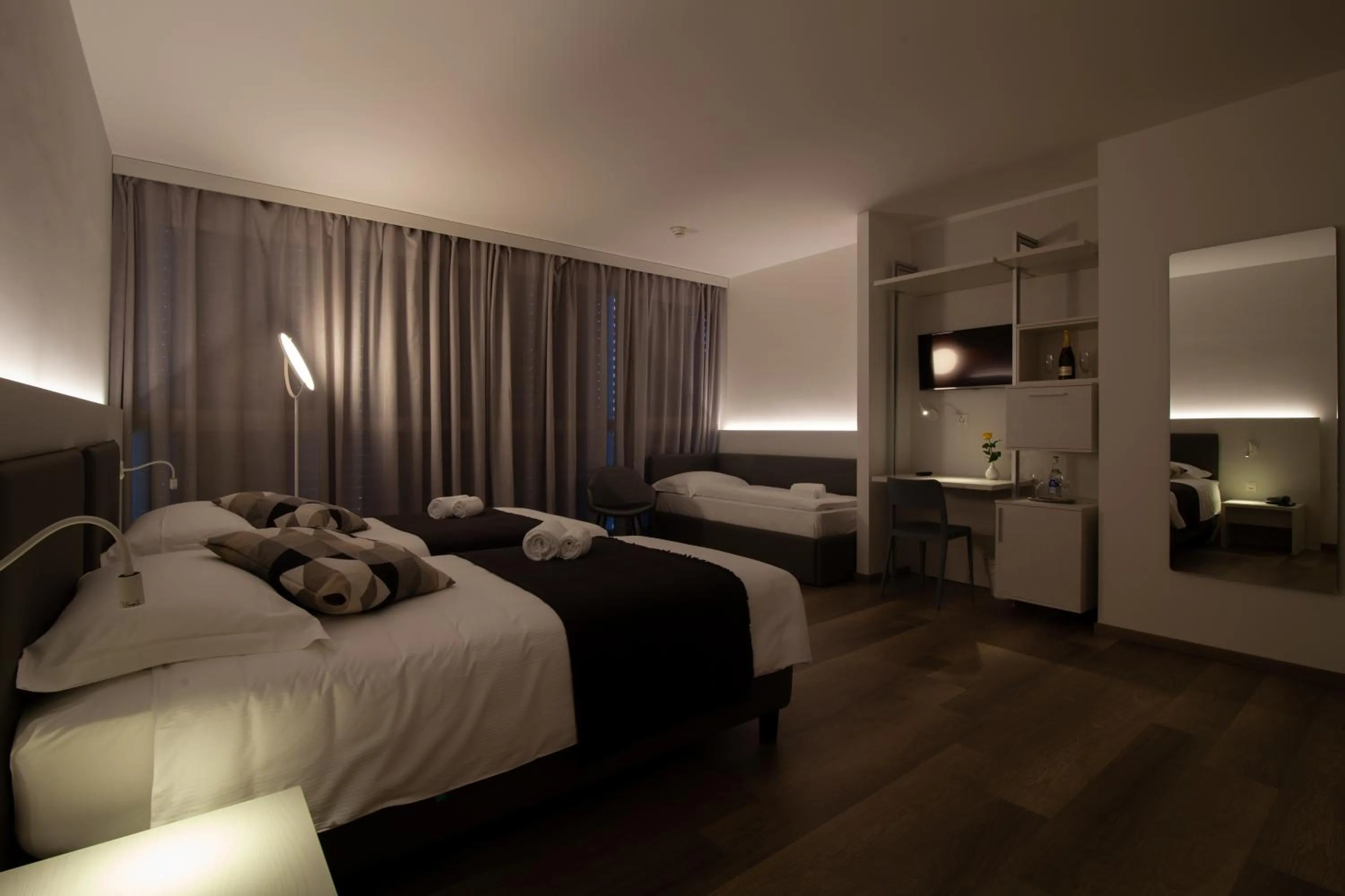 TV and multimedia, Bed in Hotel Albergo Milano