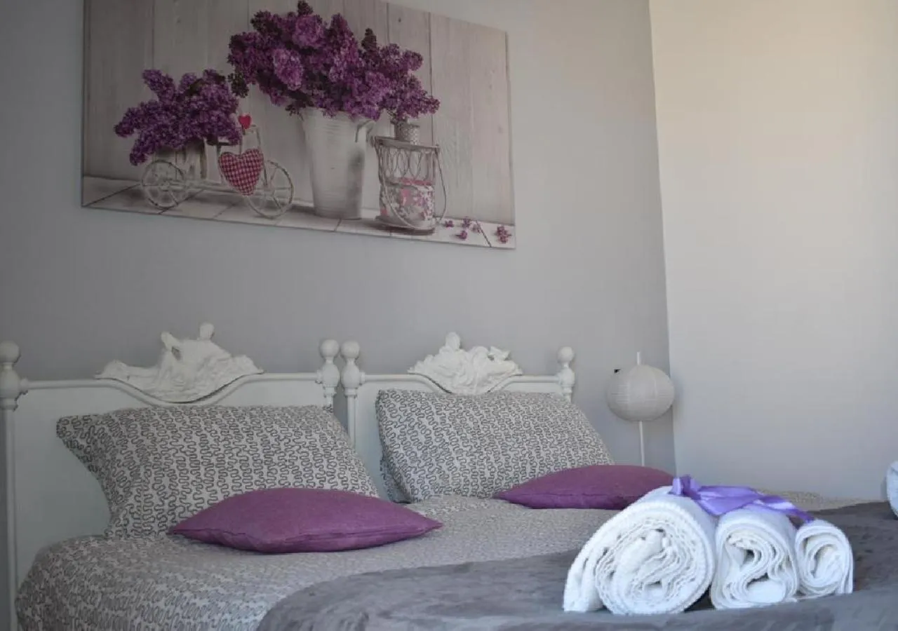 Decorative detail, Bed in Alma Nua