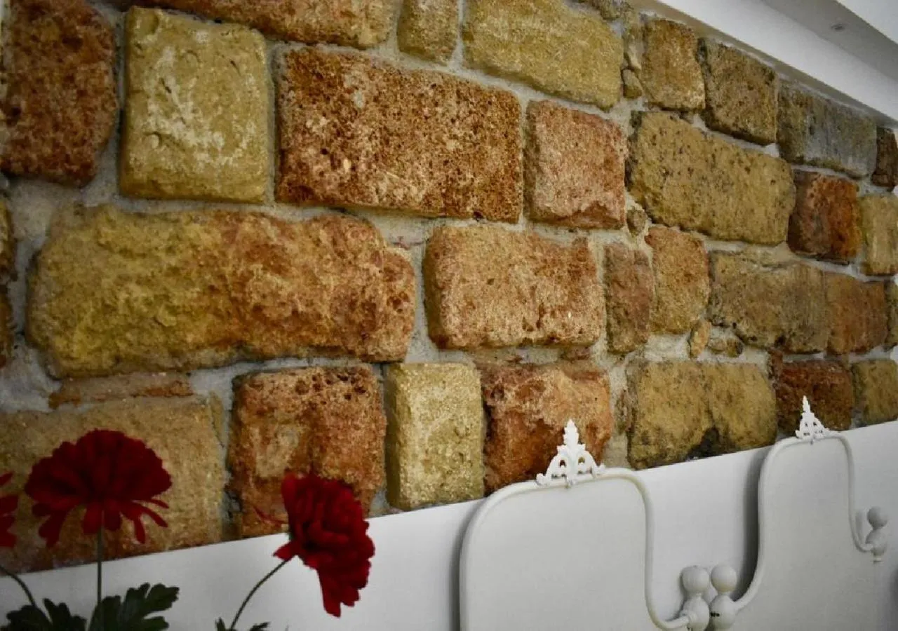 Decorative detail in Alma Nua