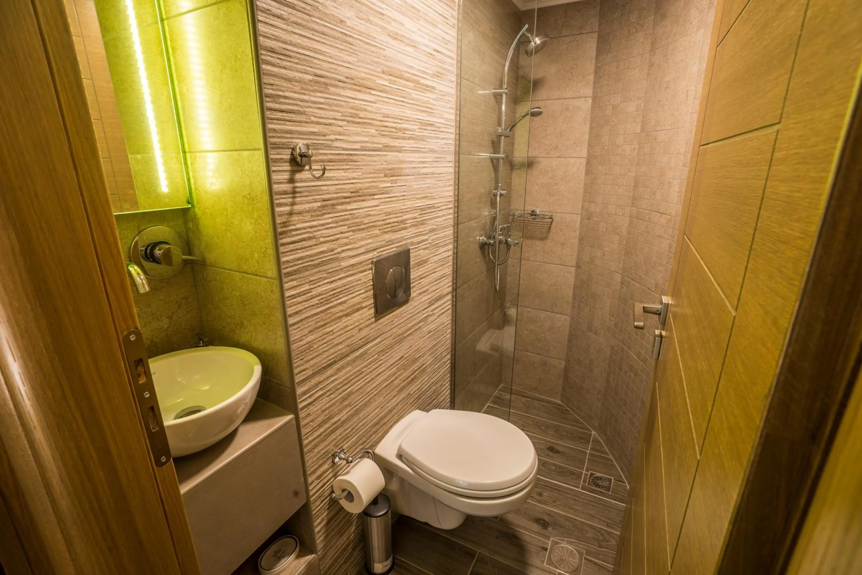 Shower in 11City Rooms