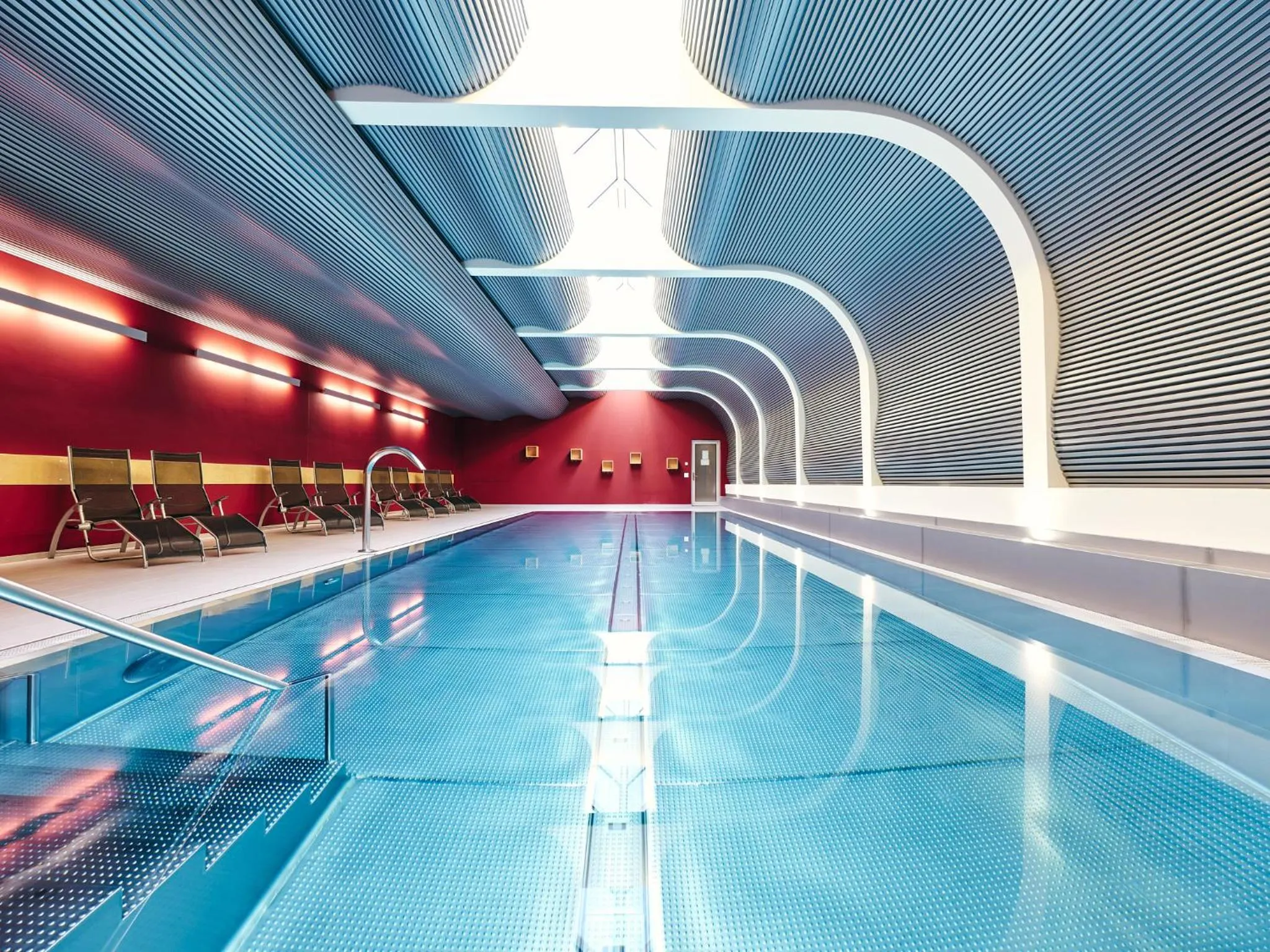 Swimming pool in Hotel Ambassador Zermatt