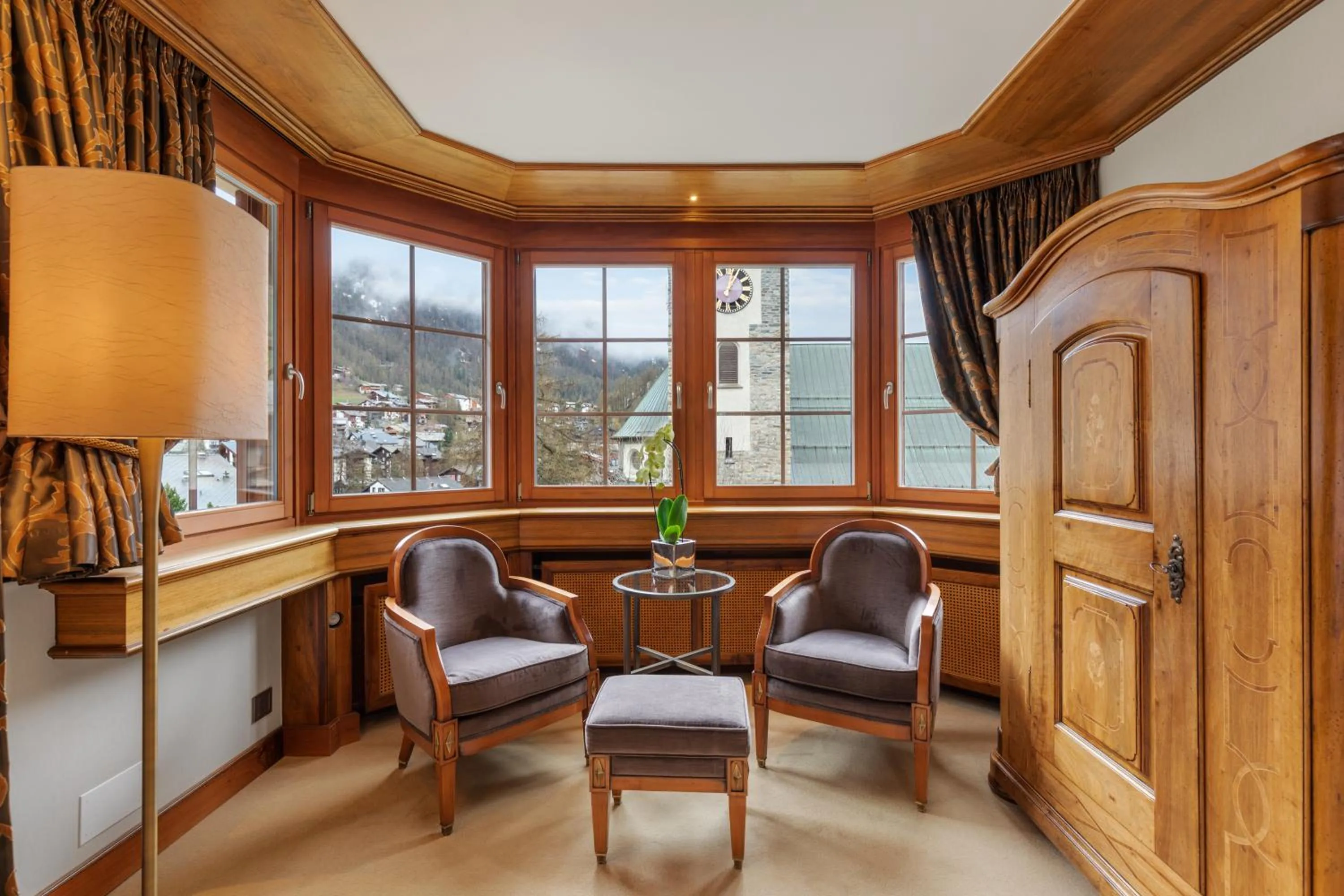 Seating area in Grand Hotel Zermatterhof