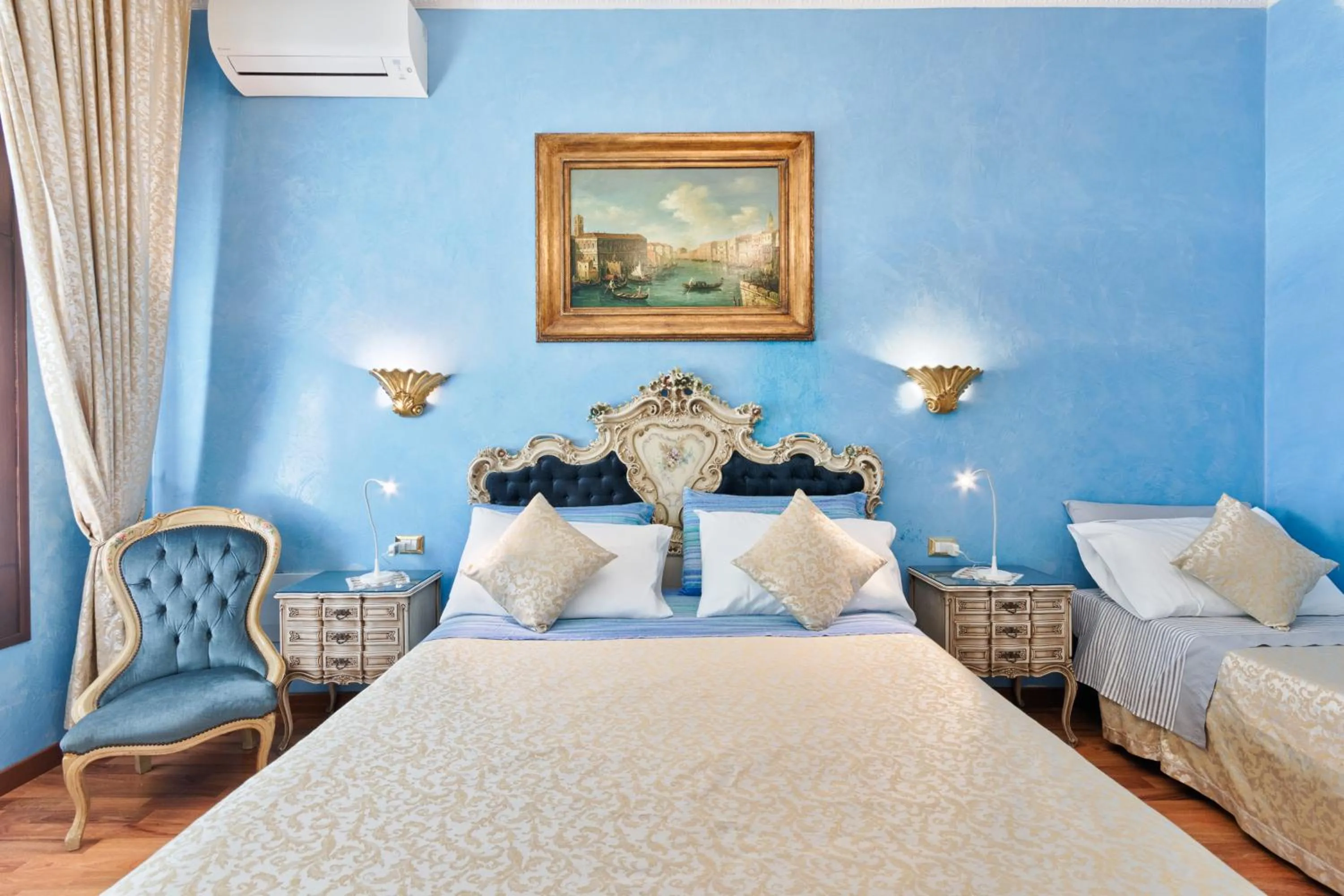 Photo of the whole room, Bed in BB Venezia