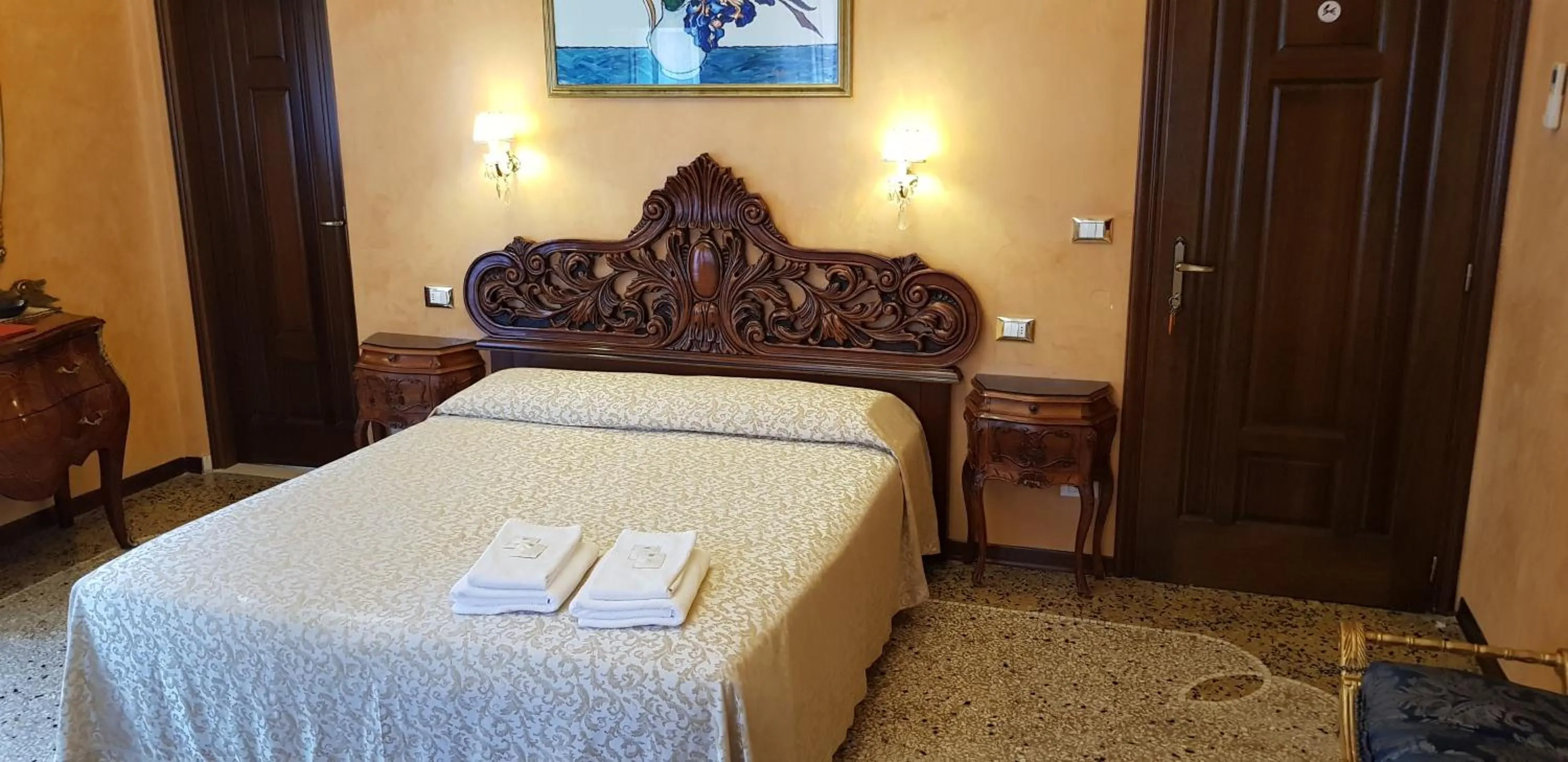 Photo of the whole room, Bed in BB Venezia