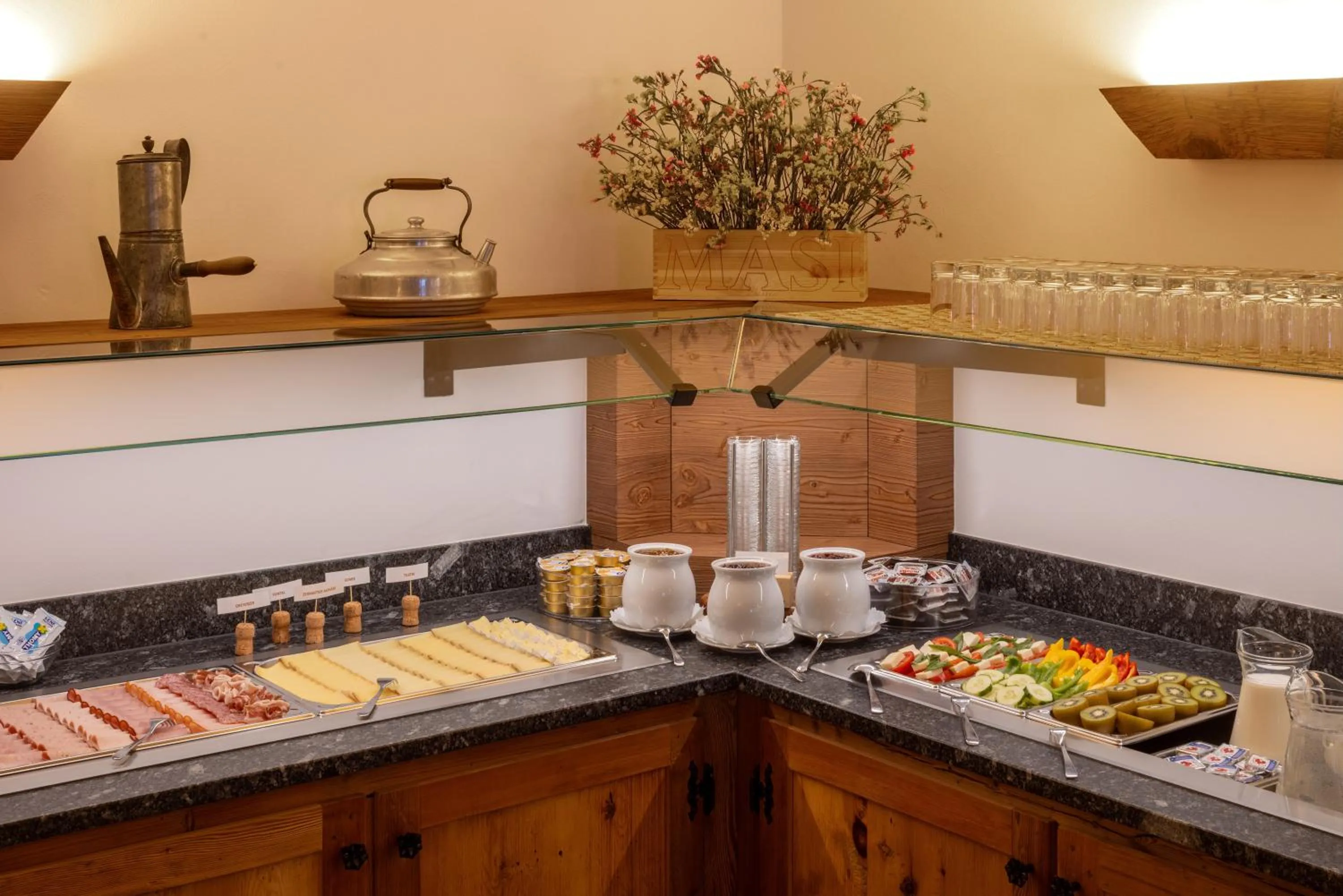 Continental breakfast in Hotel Antika