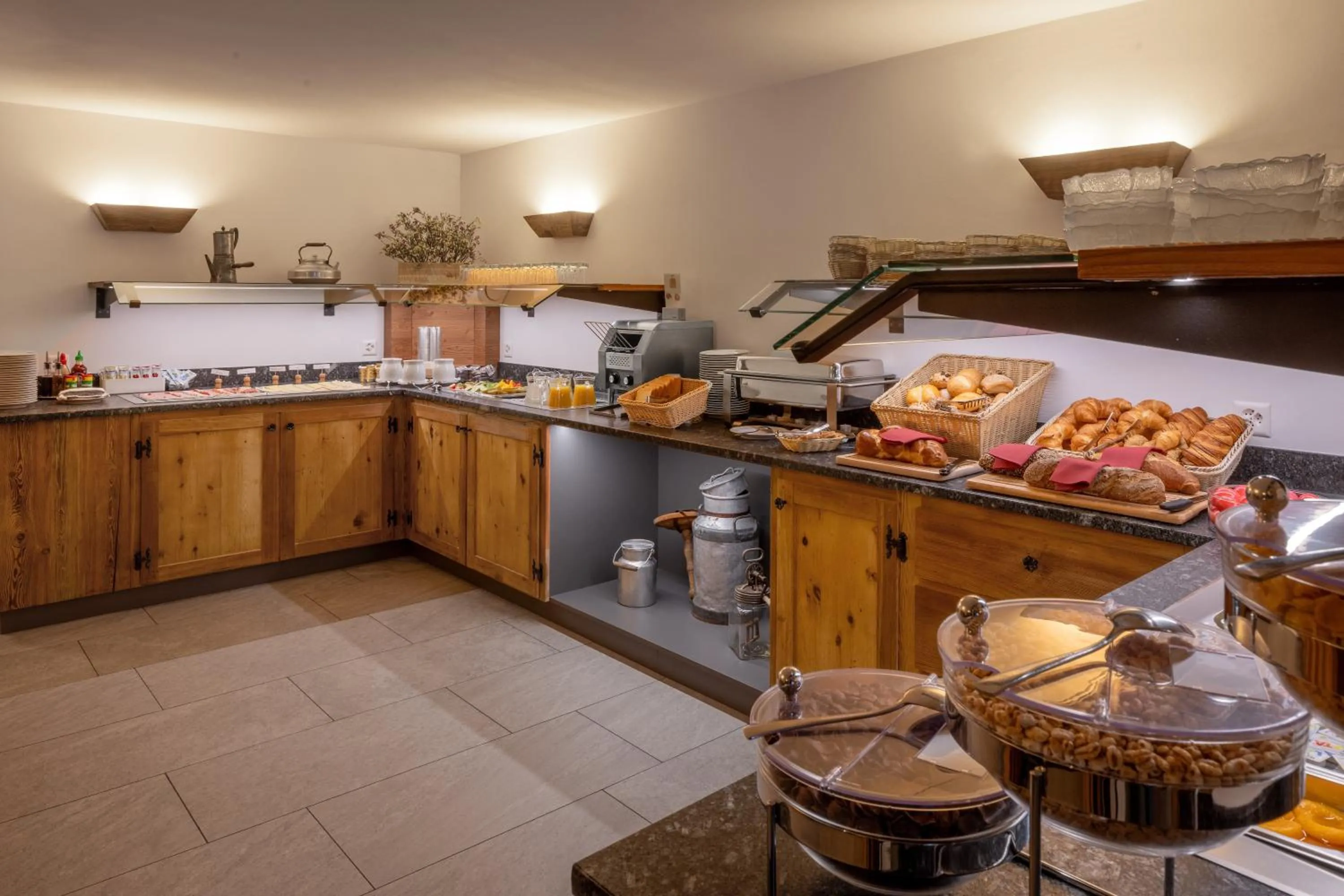 Buffet breakfast in Hotel Antika