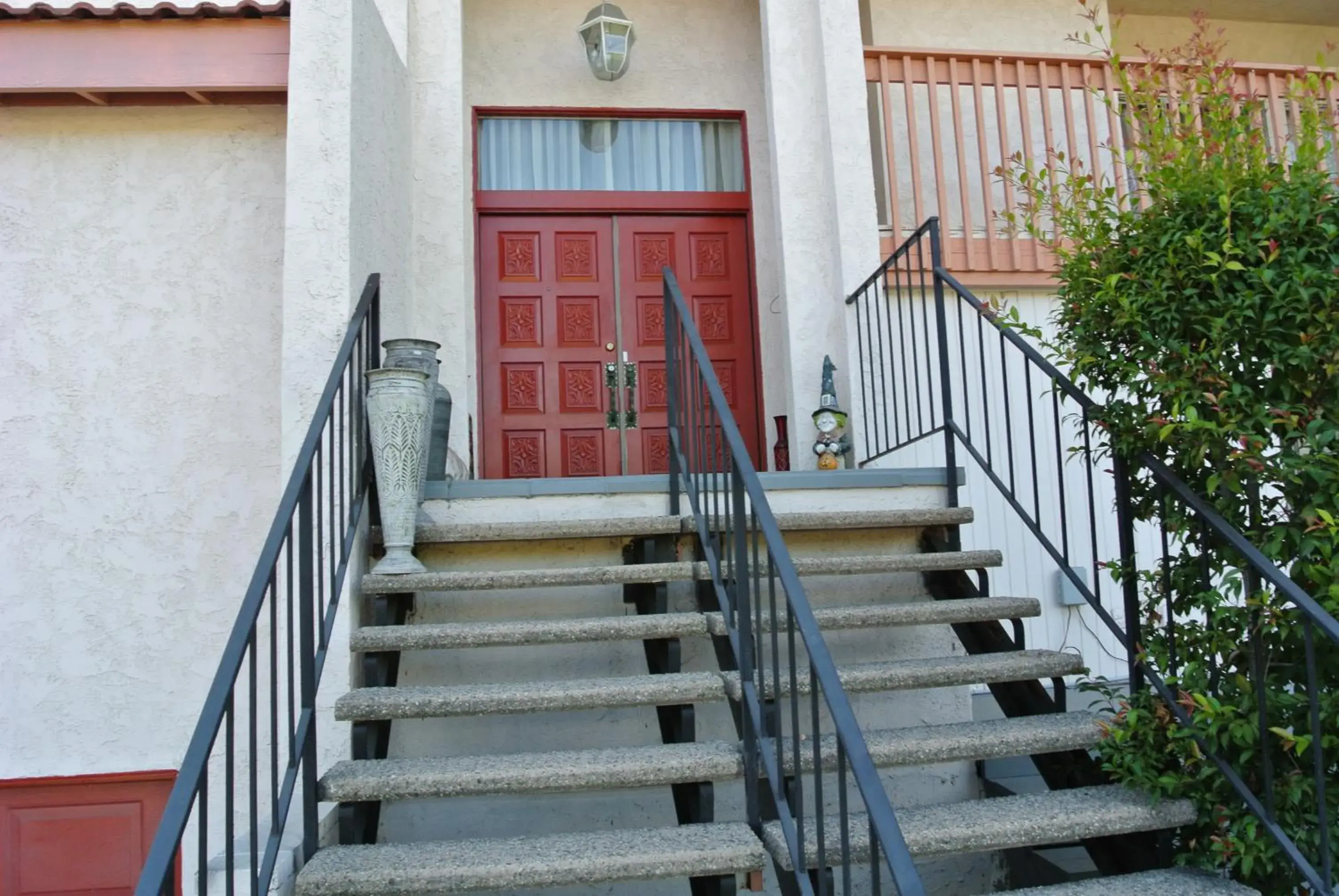 Facade/entrance in Bed and Breakfast in Hollywood Hills Facade/entrance in Bed and Breakfast in Hollywood Hills