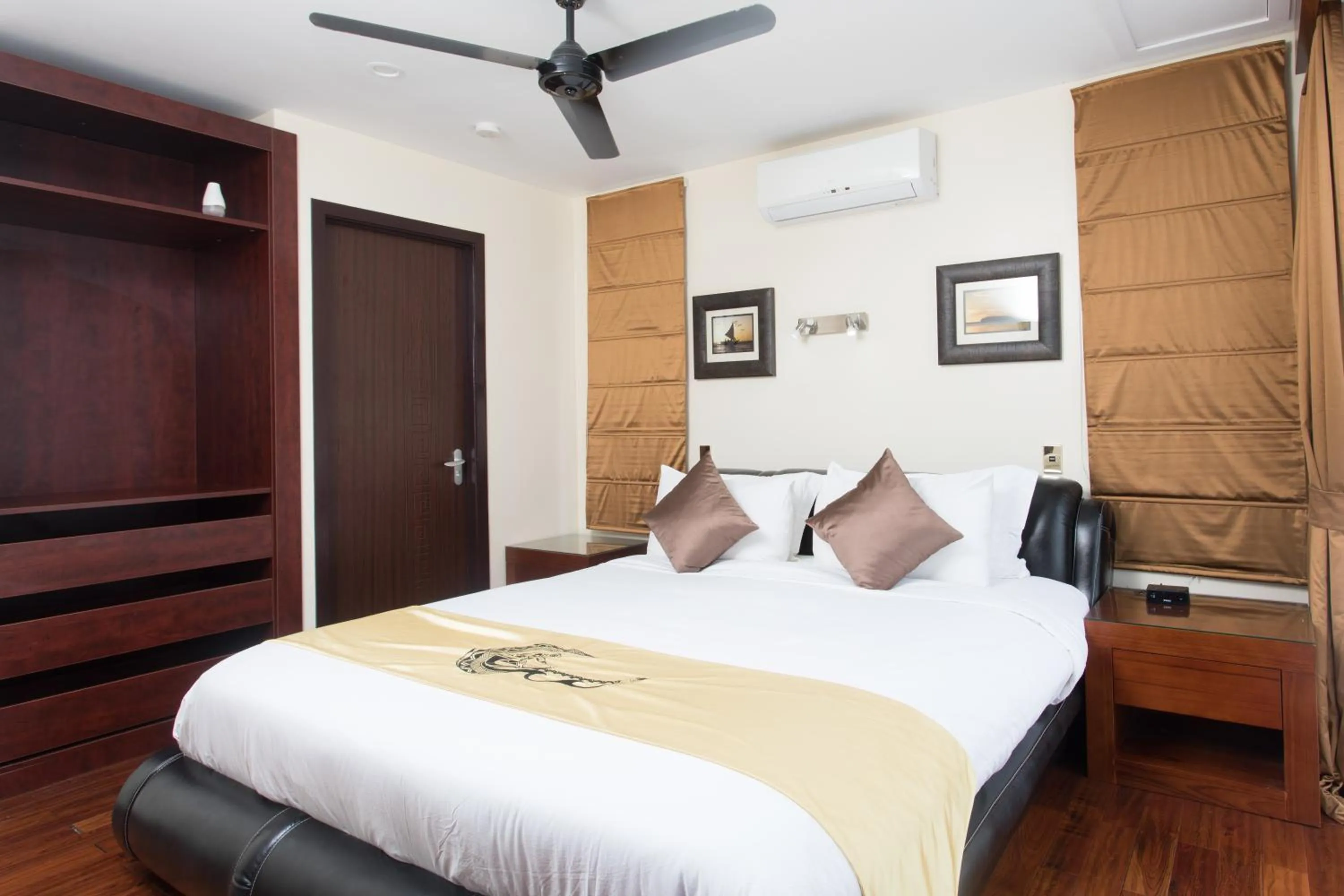 Bed in Kia Orana Villas and Spa