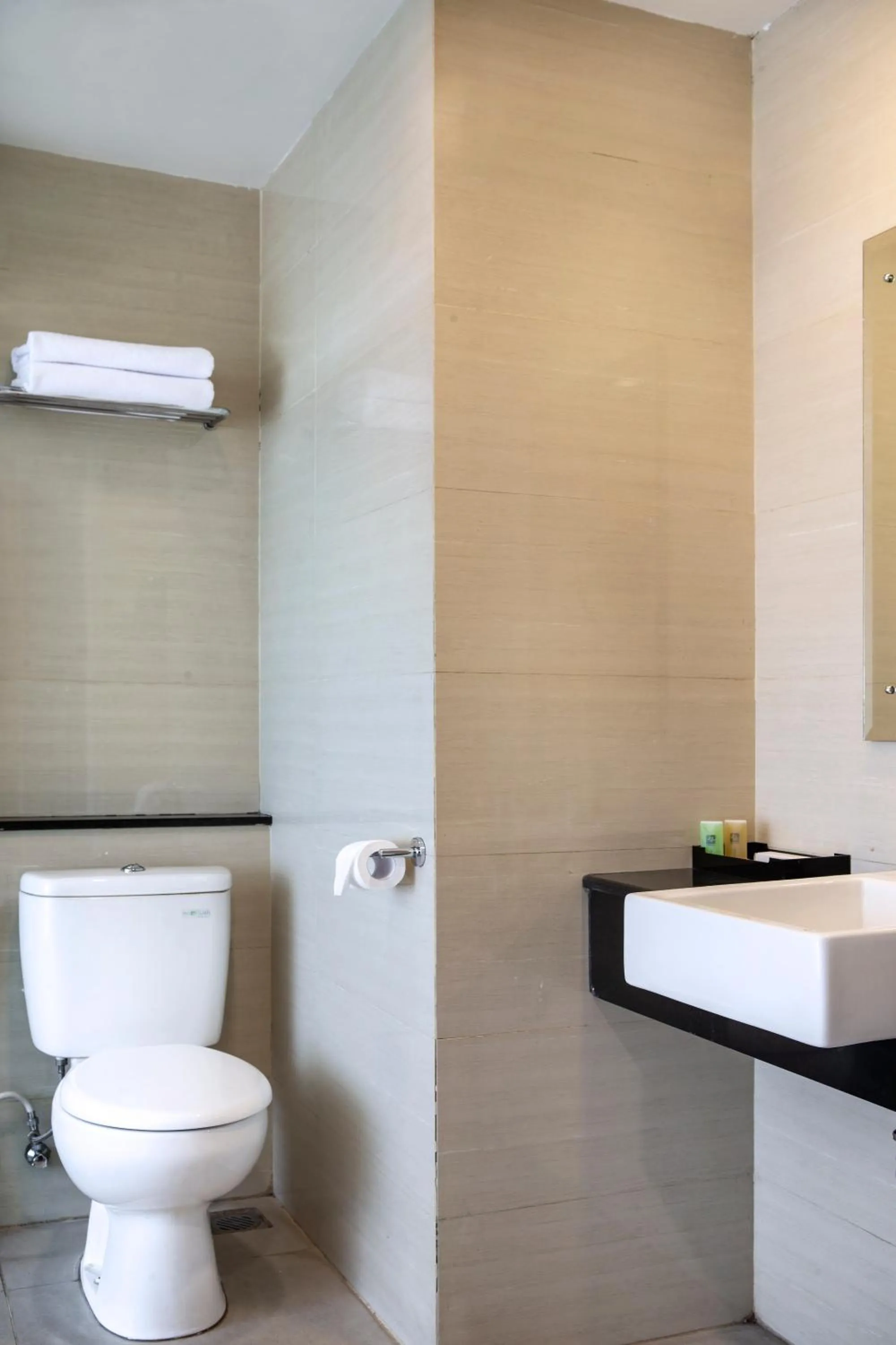 Toilet in Swiss-Belinn Cibitung