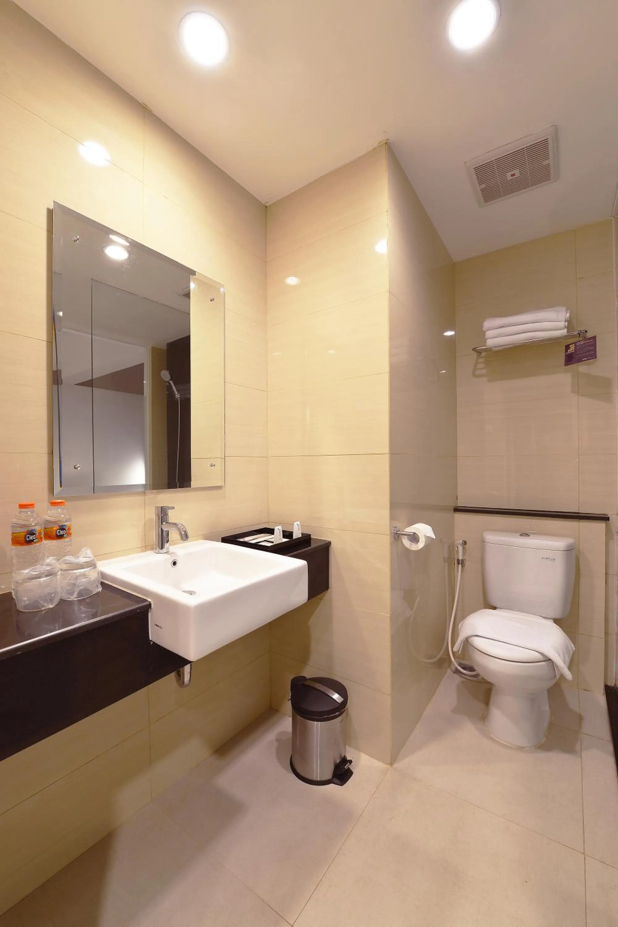 Shower in Swiss-Belinn Cibitung