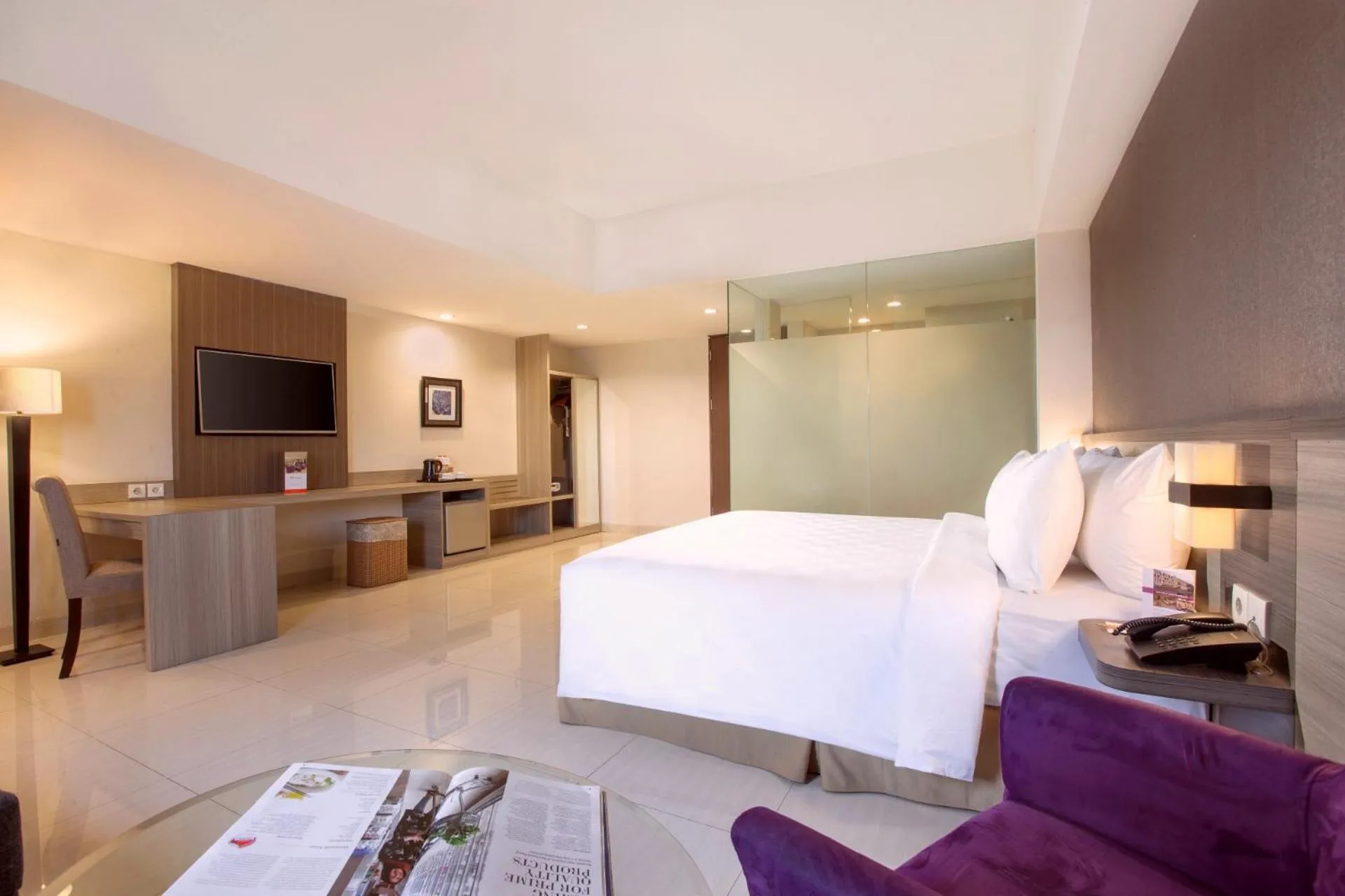 Bedroom, Bed in Swiss-Belinn Cibitung