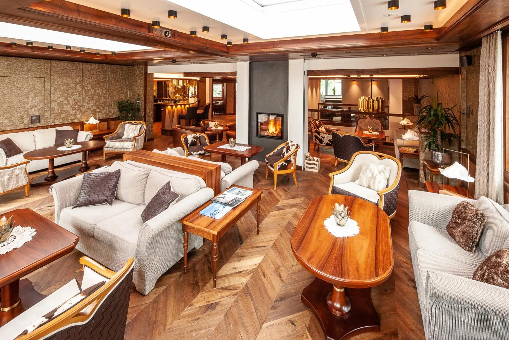 Evening entertainment in Hotel Sonne