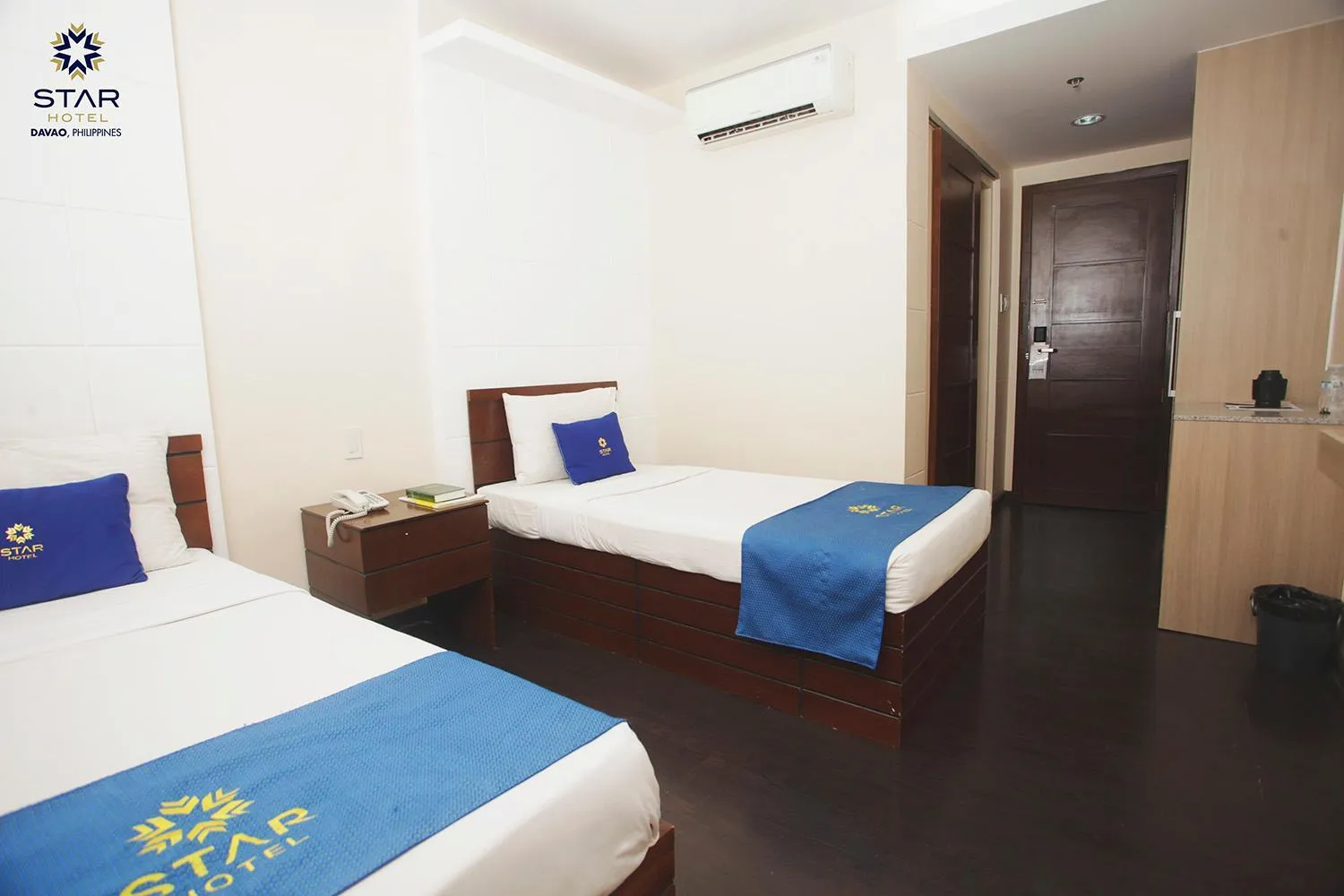 Bedroom, Bed in Star Hotel