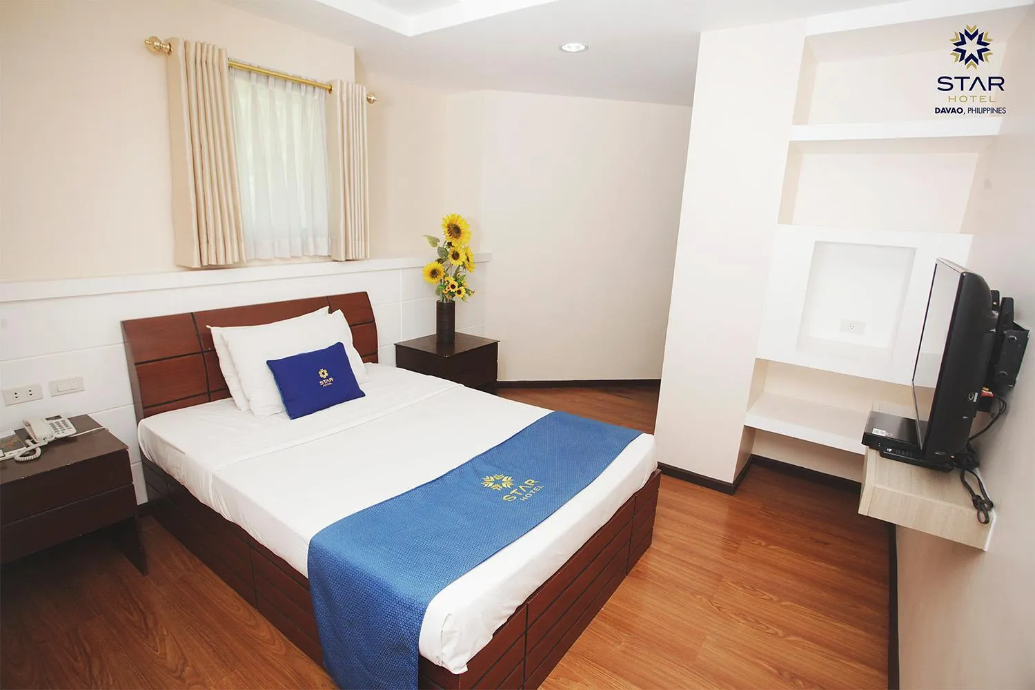 Bedroom, Bed in Star Hotel