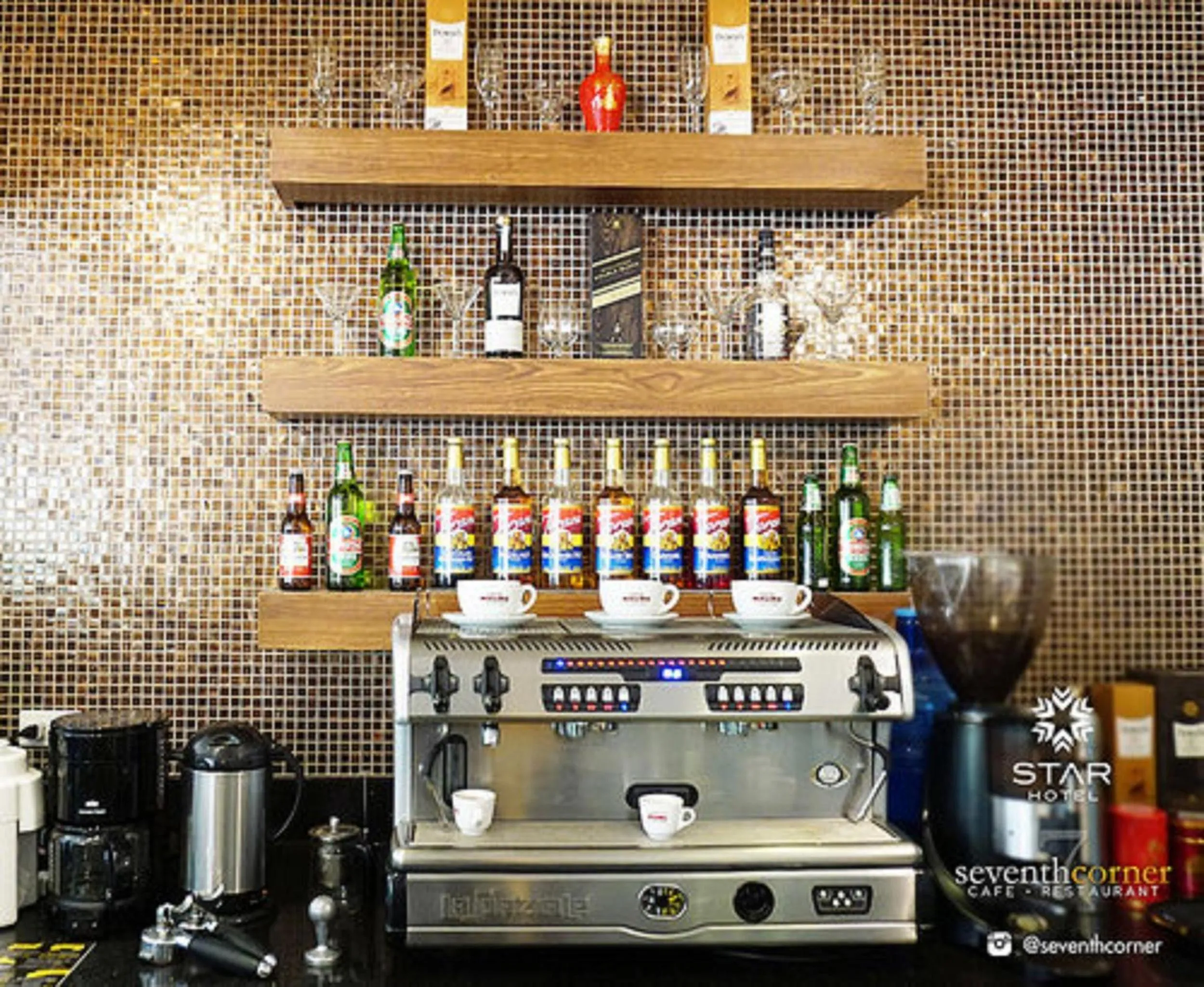 Restaurant/places to eat in Star Hotel