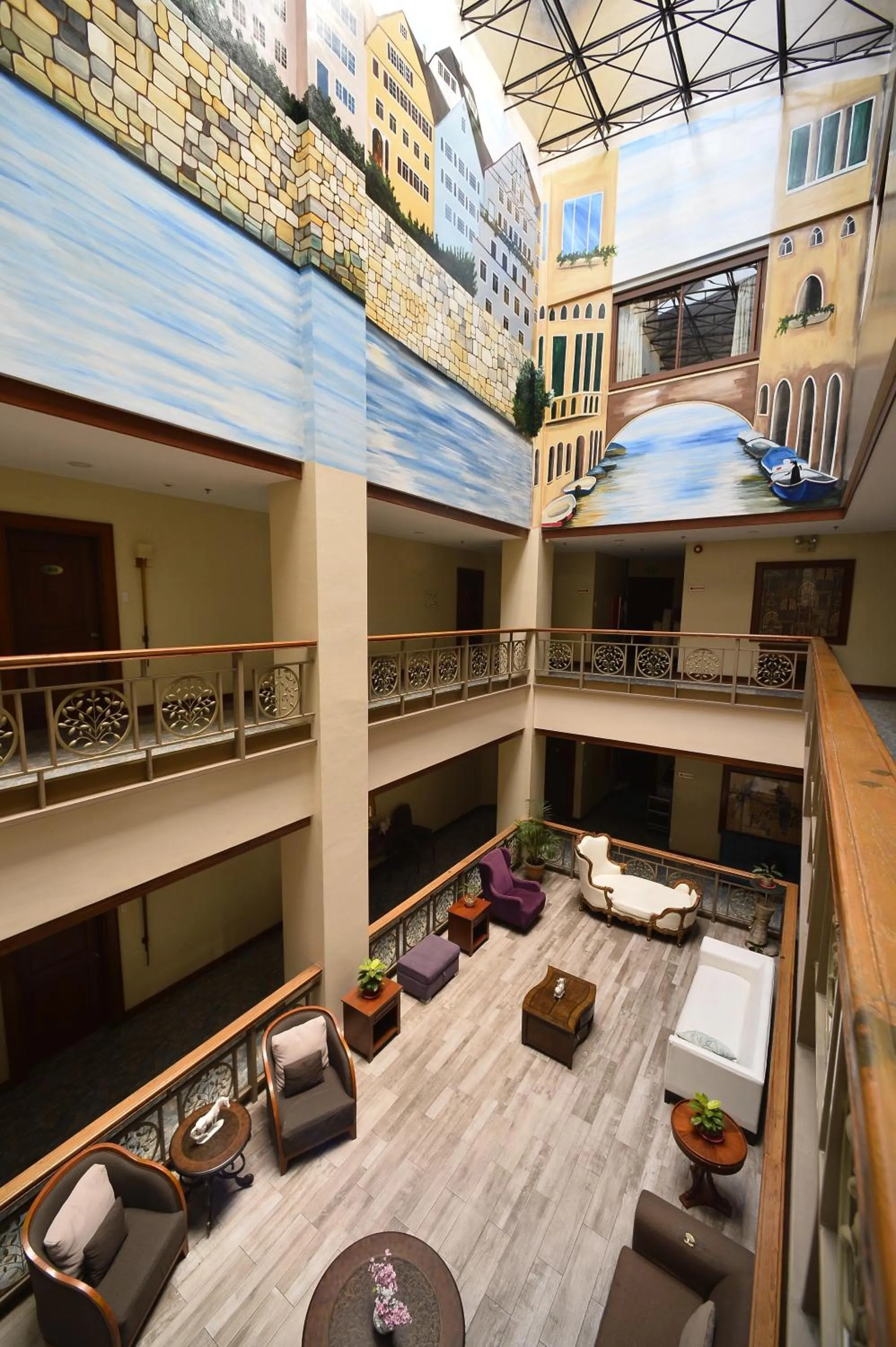 Seating area in Paragon Hotel and Suites