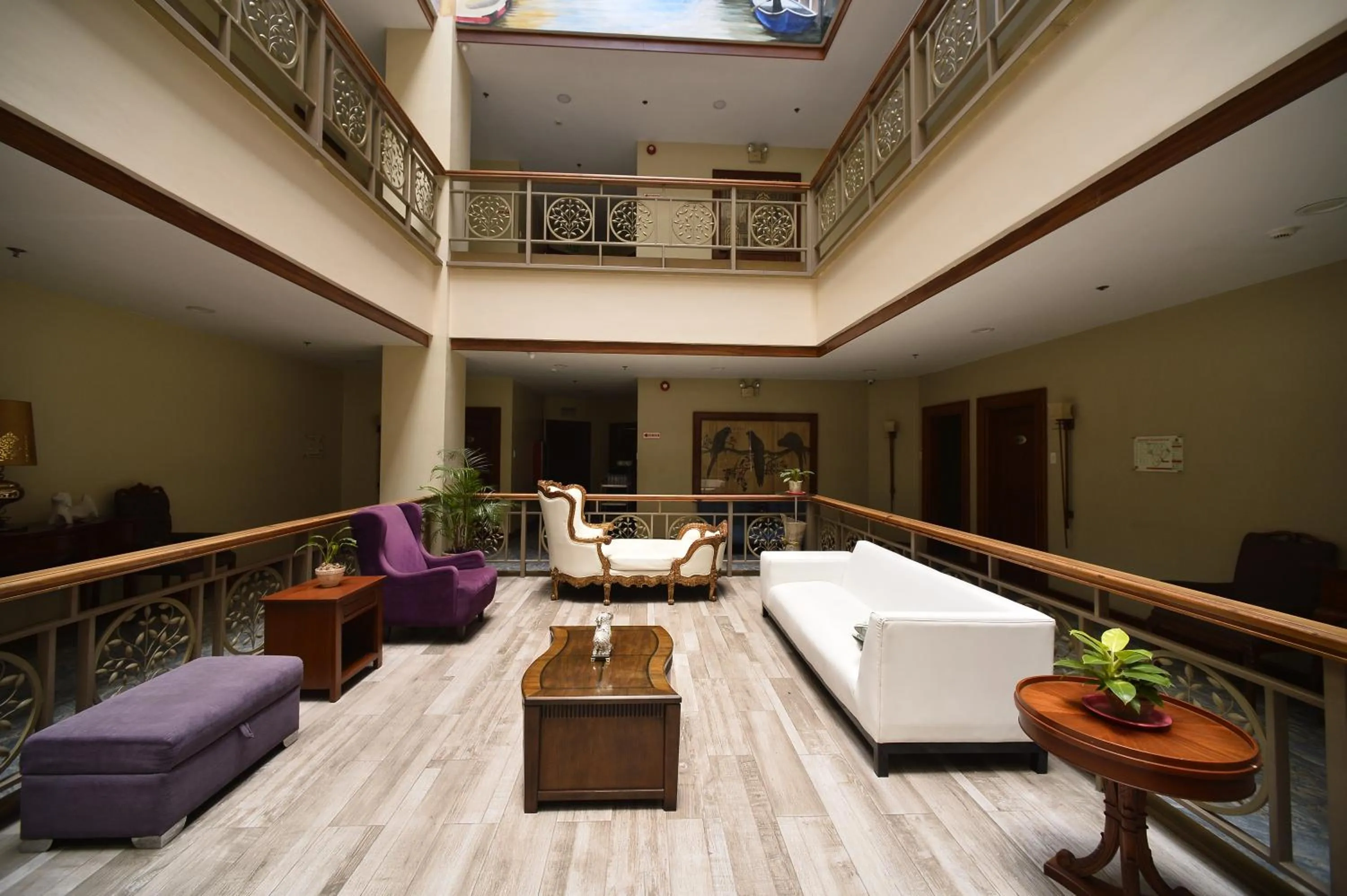 Seating area in Paragon Hotel and Suites