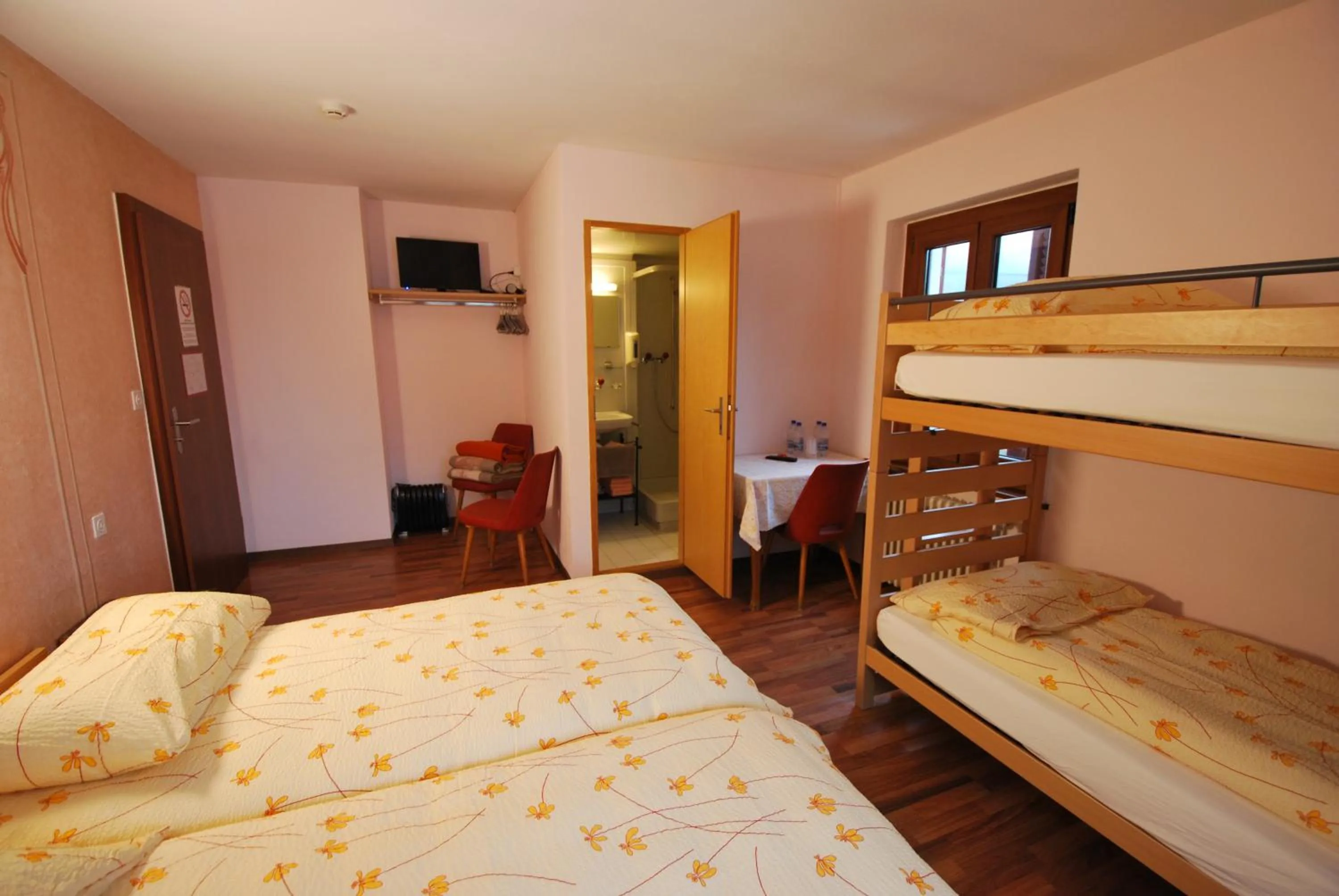 Shower, Bed in Hotel Ristorante Baldi