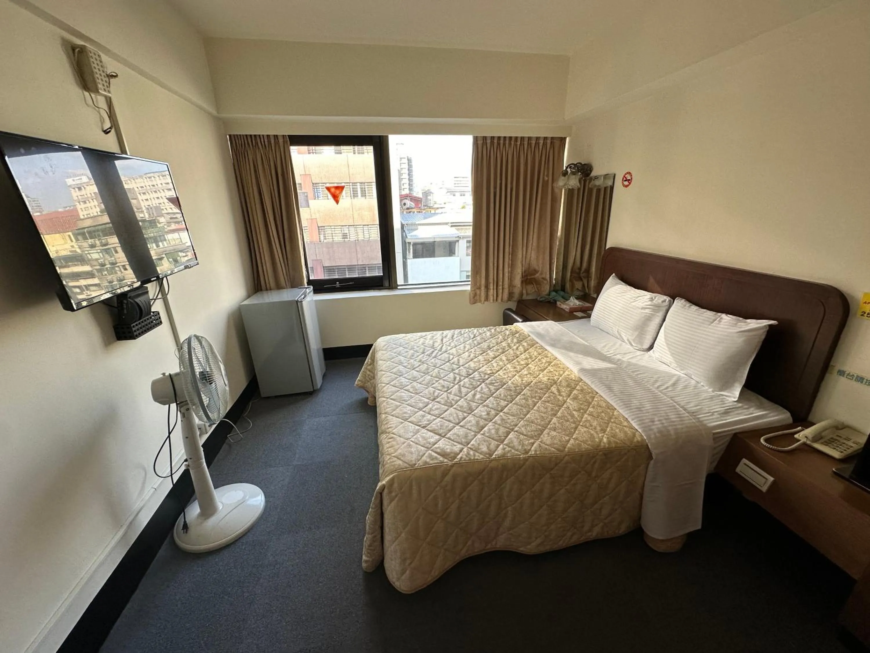 Bed in Chian Huei Business Hotel