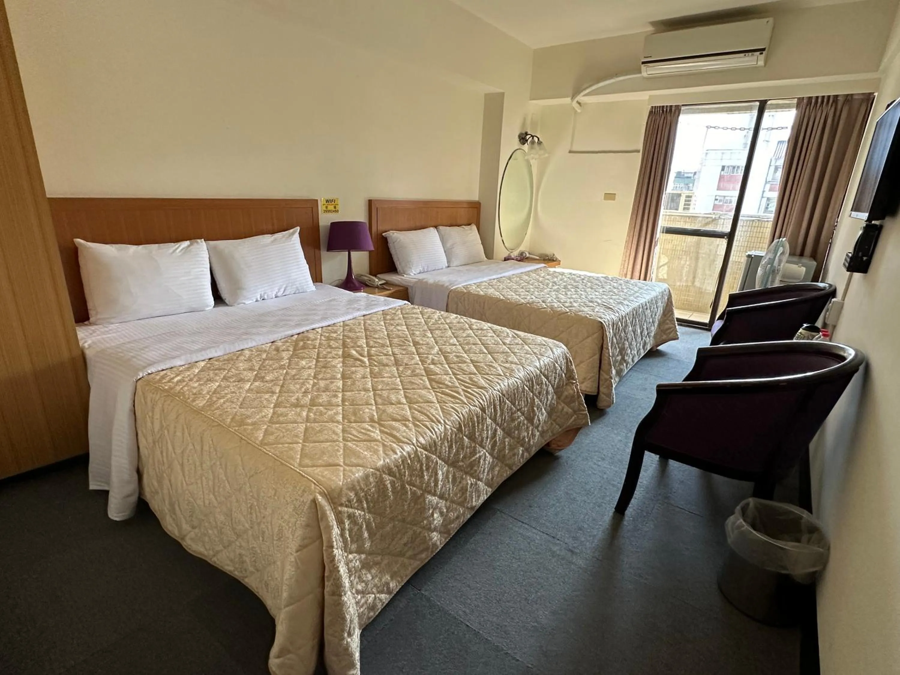 Bed in Chian Huei Business Hotel