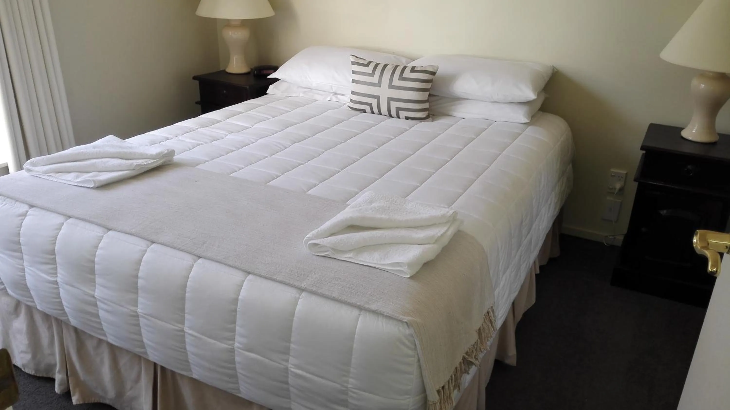 Bedroom, Bed in The Atrium