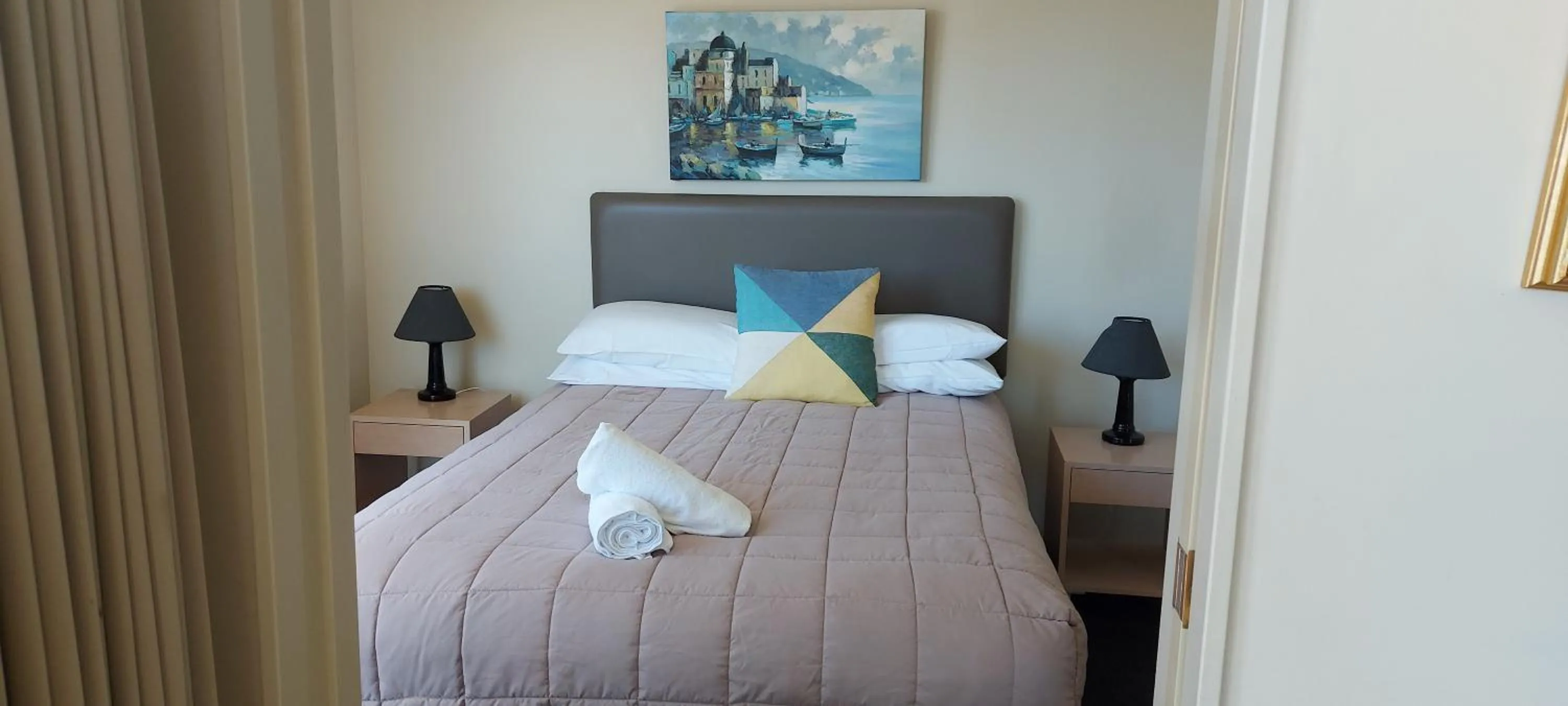 Bedroom, Bed in The Atrium