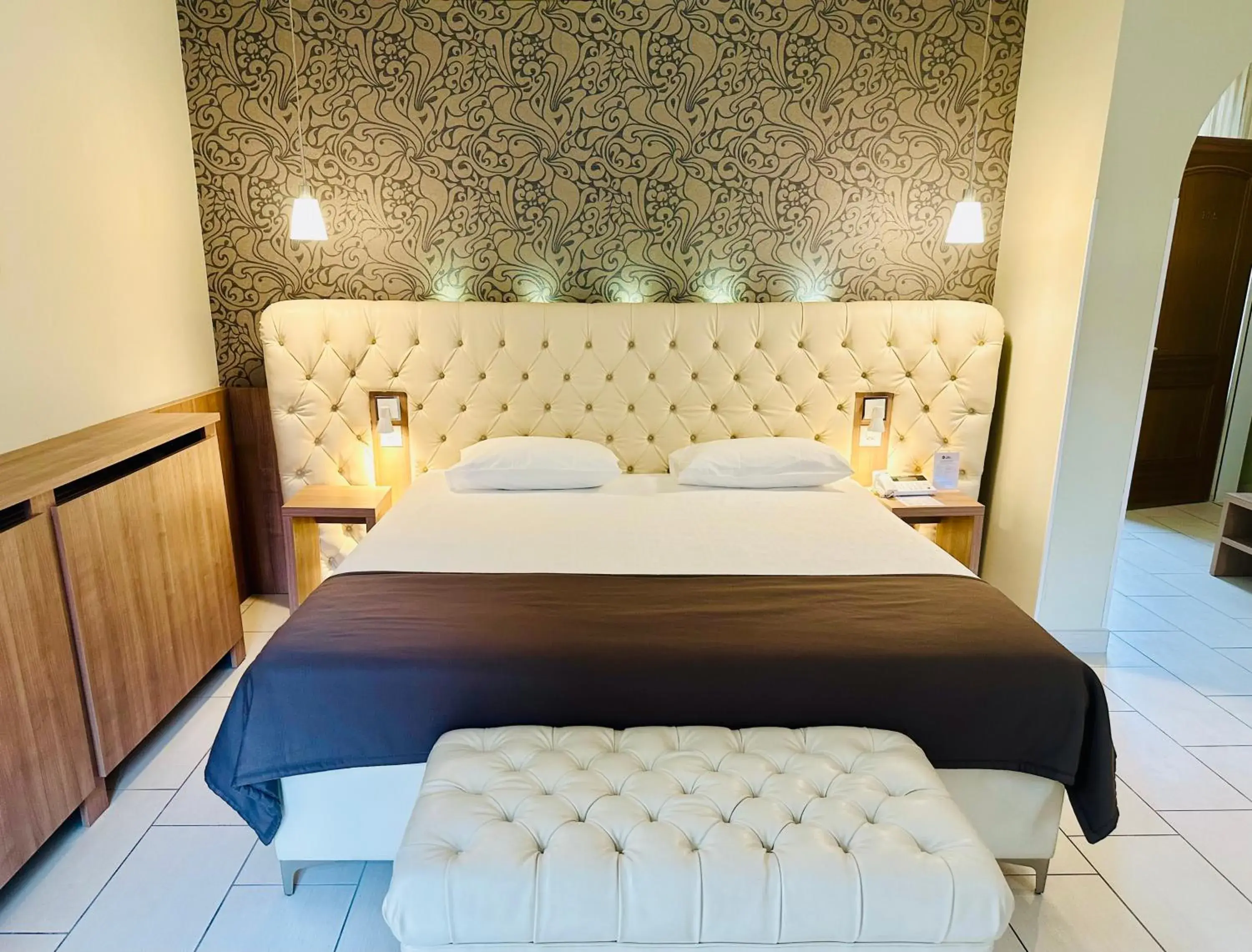 Bed in Best Western Hotel Bellevue au Lac Bed in Best Western Hotel Bellevue au Lac