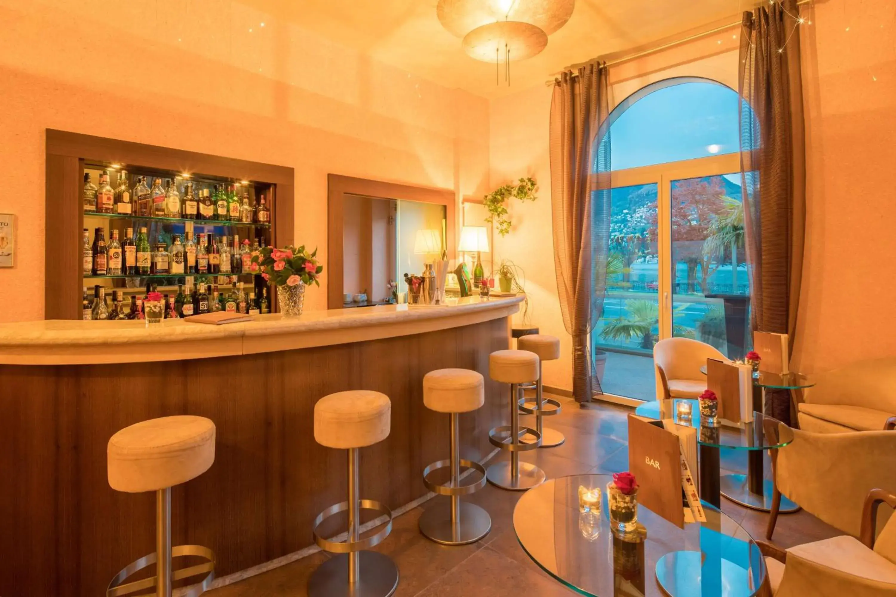 Lounge or bar in Best Western Hotel Bellevue au Lac Lounge or bar in Best Western Hotel Bellevue au Lac