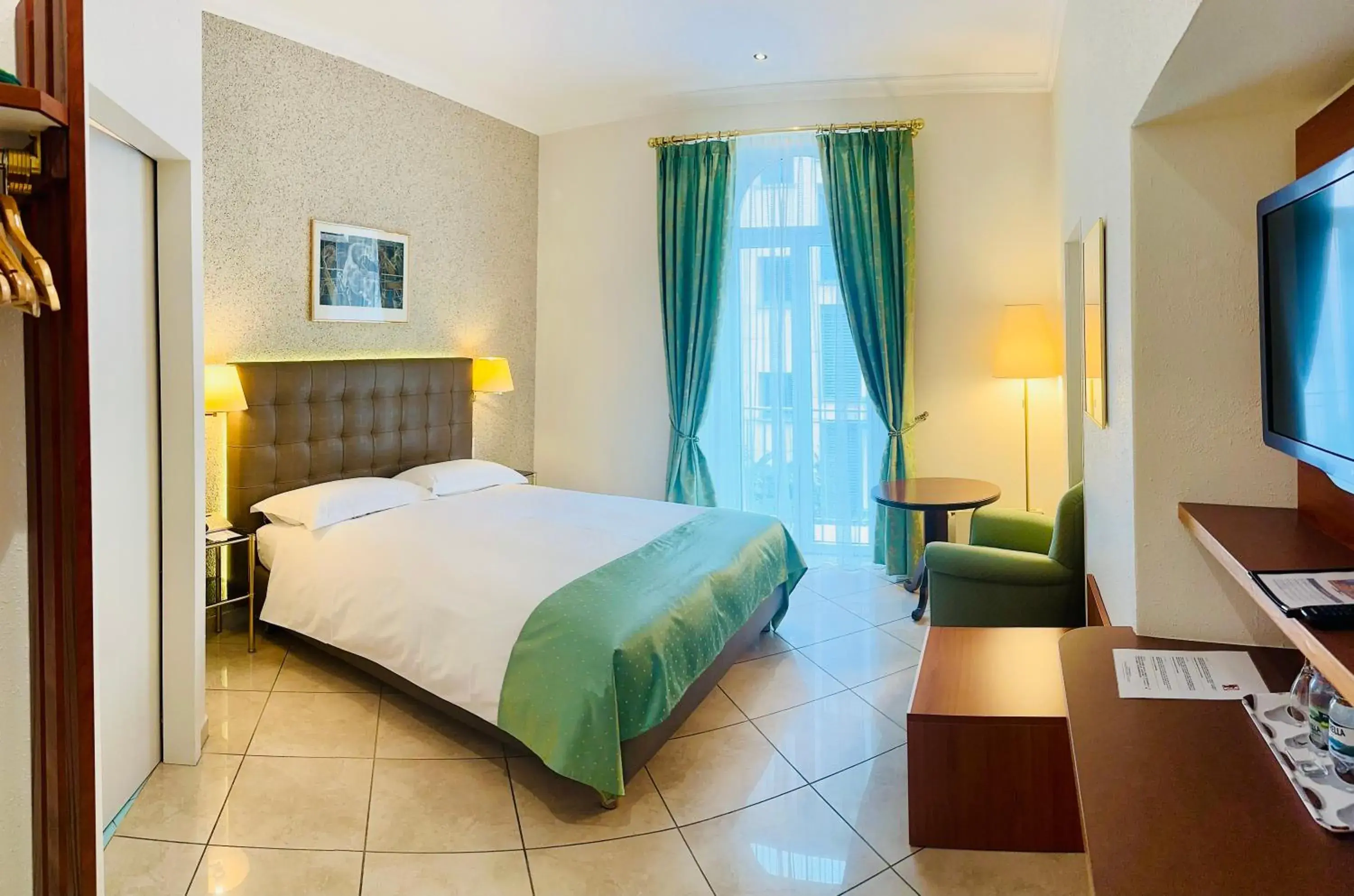 Executive Double Room with Balcony - single occupancy in Best Western Hotel Bellevue au Lac Executive Double Room with Balcony - single occupancy in Best Western Hotel Bellevue au Lac