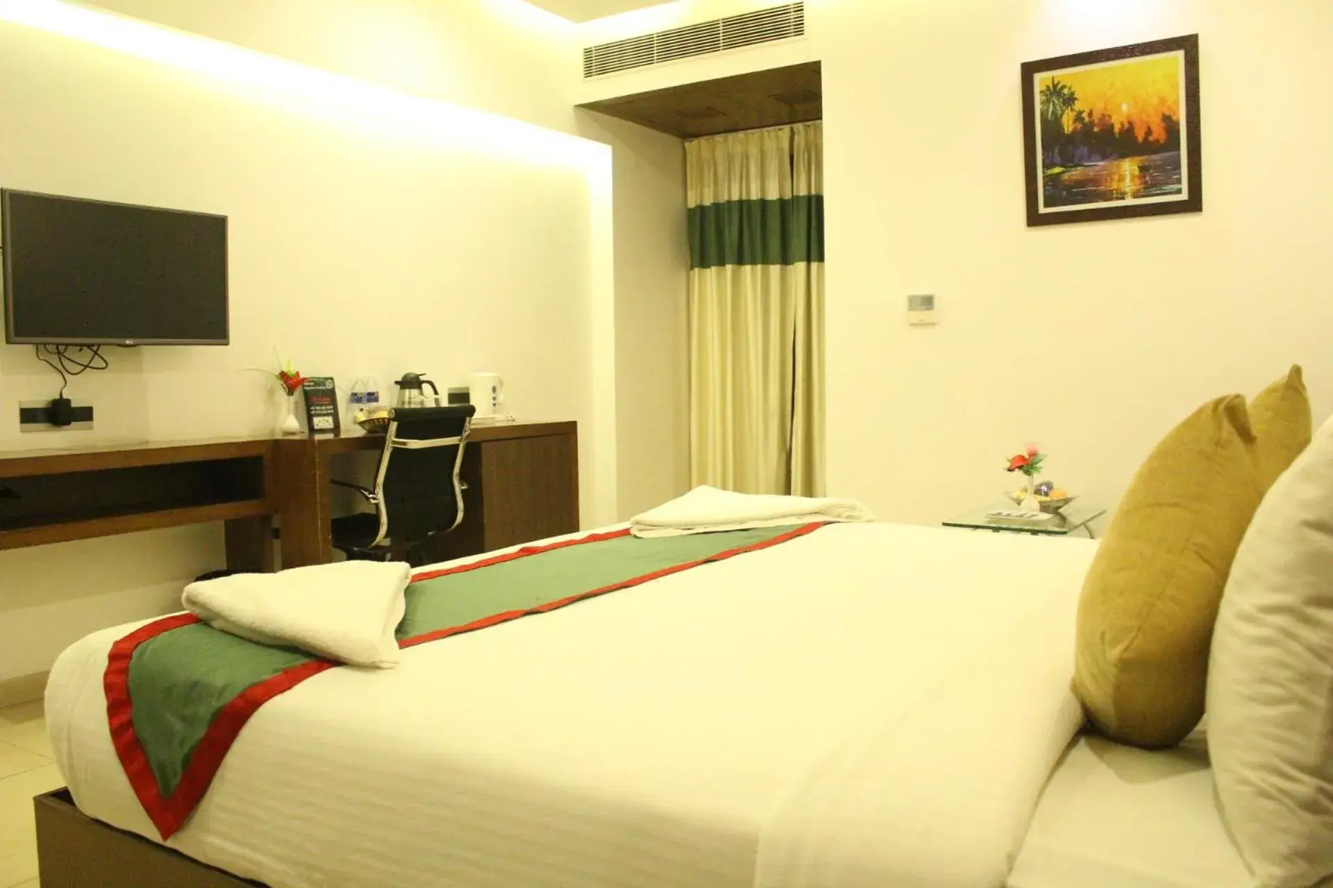 Deluxe Room - single occupancy in Hotel Nk Grand Park Airport Hotel Deluxe Room - single occupancy in Hotel Nk Grand Park Airport Hotel