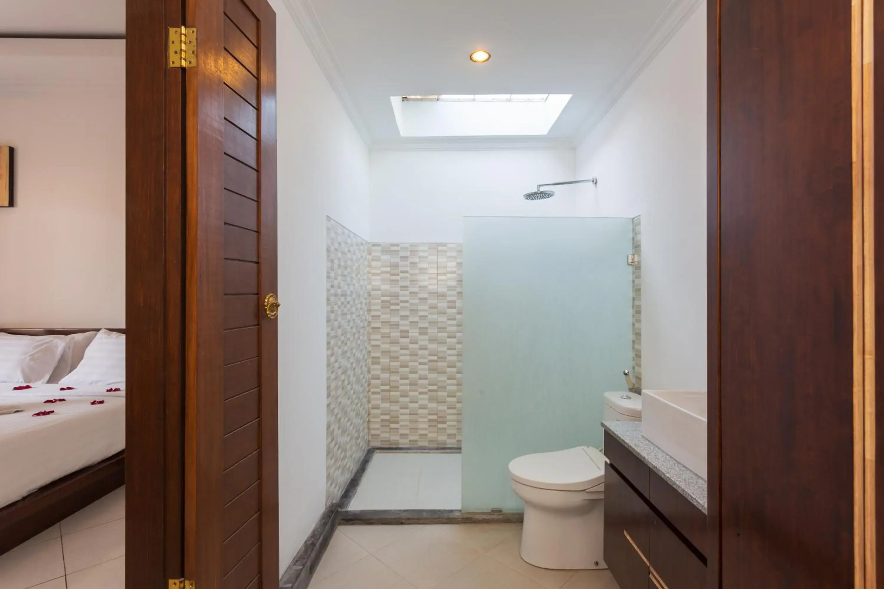 Shower, Bed in Paisa Villa Seminyak Shower, Bed in Paisa Villa Seminyak