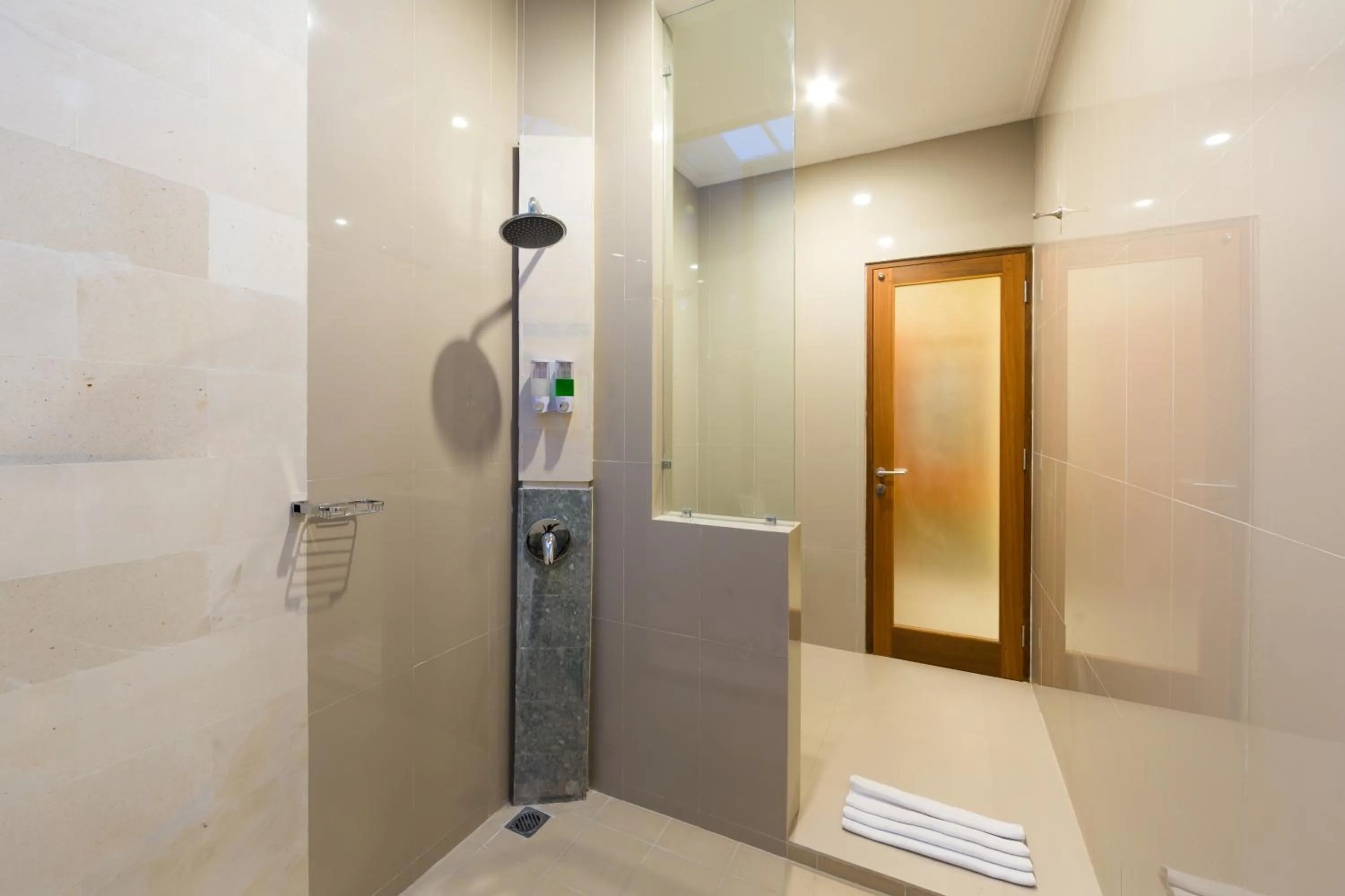 Shower in Paisa Villa Seminyak