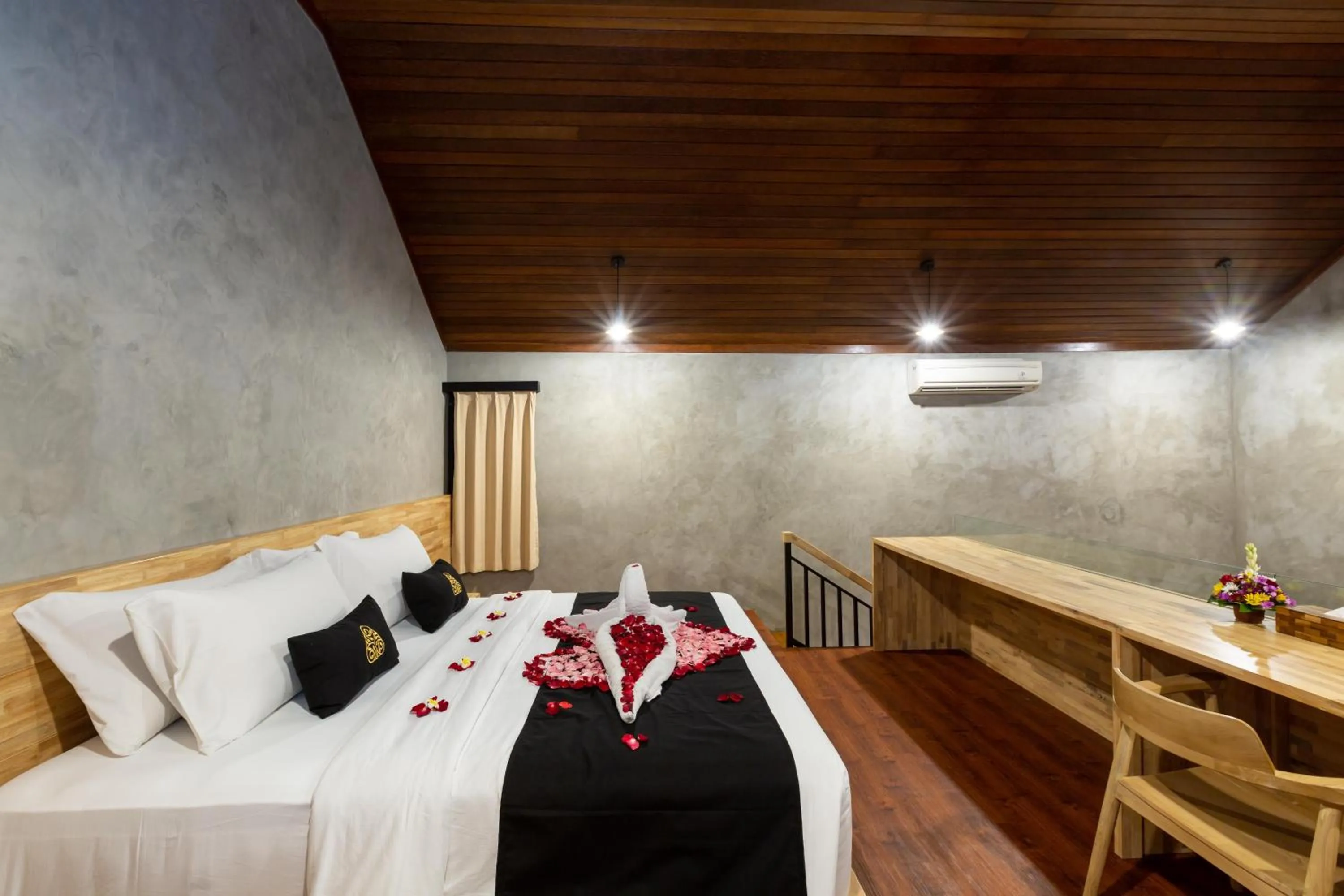 Bed in Paisa Villa Seminyak