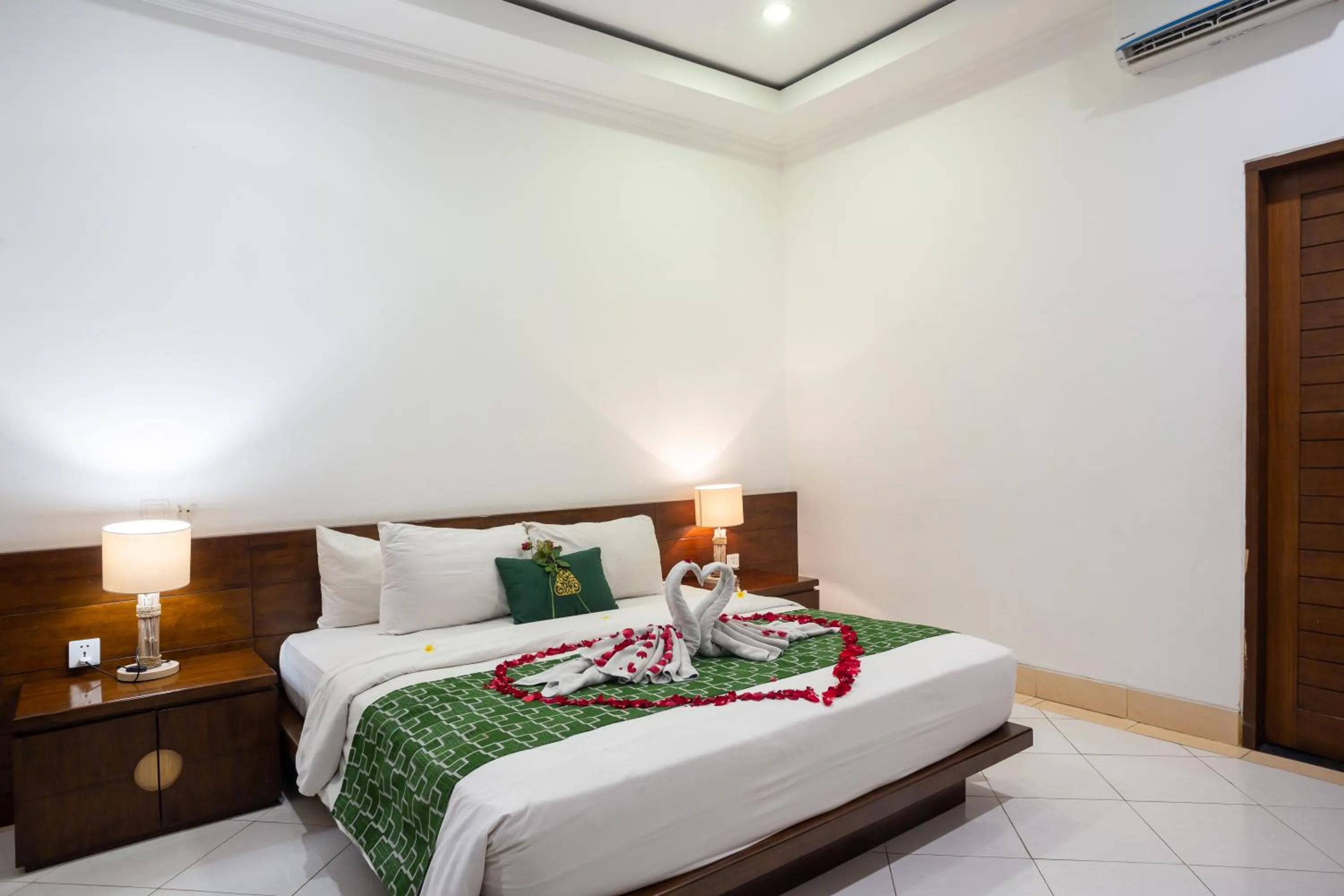 Bed in Paisa Villa Seminyak