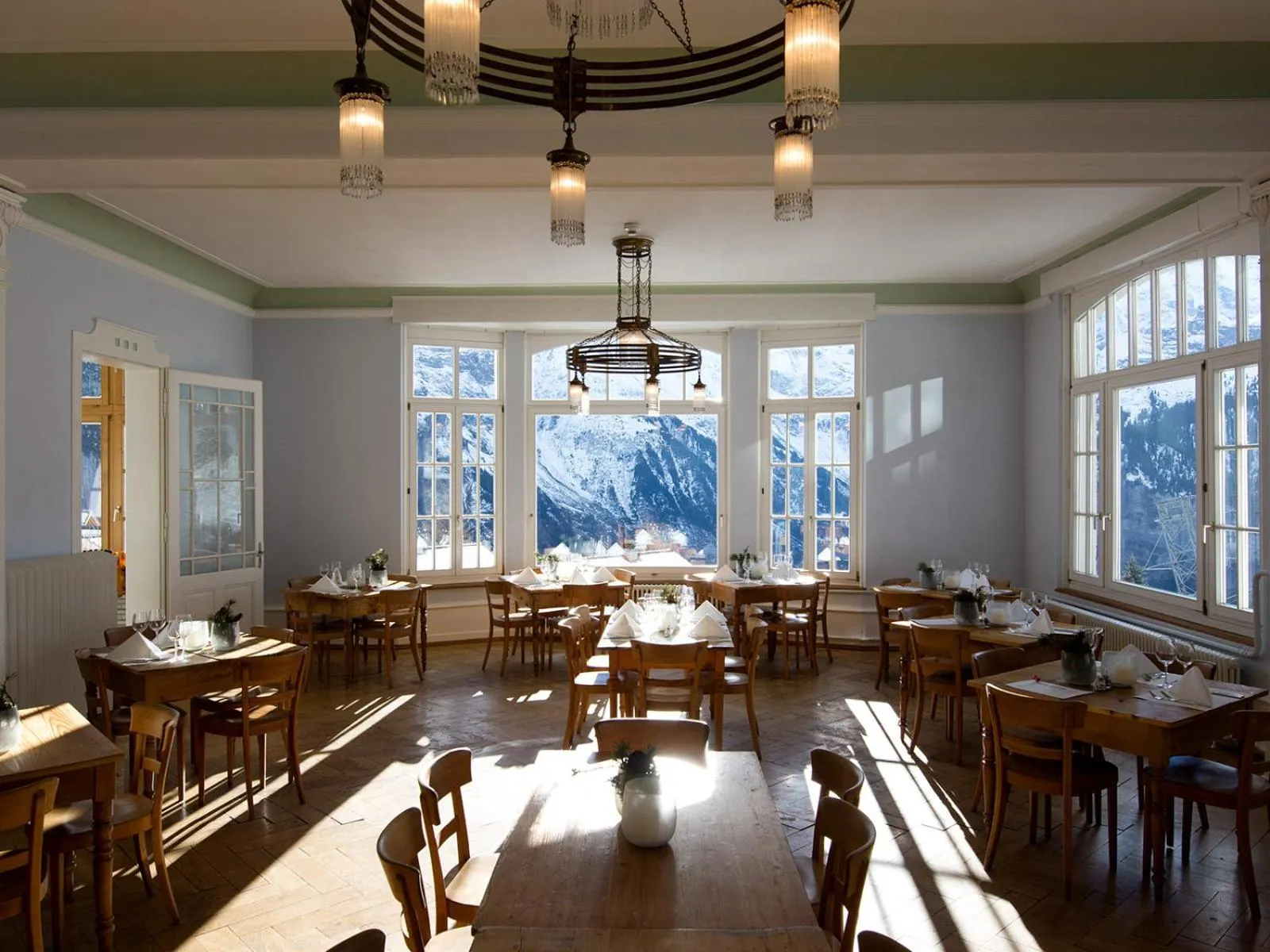 Restaurant/places to eat in Hotel Regina