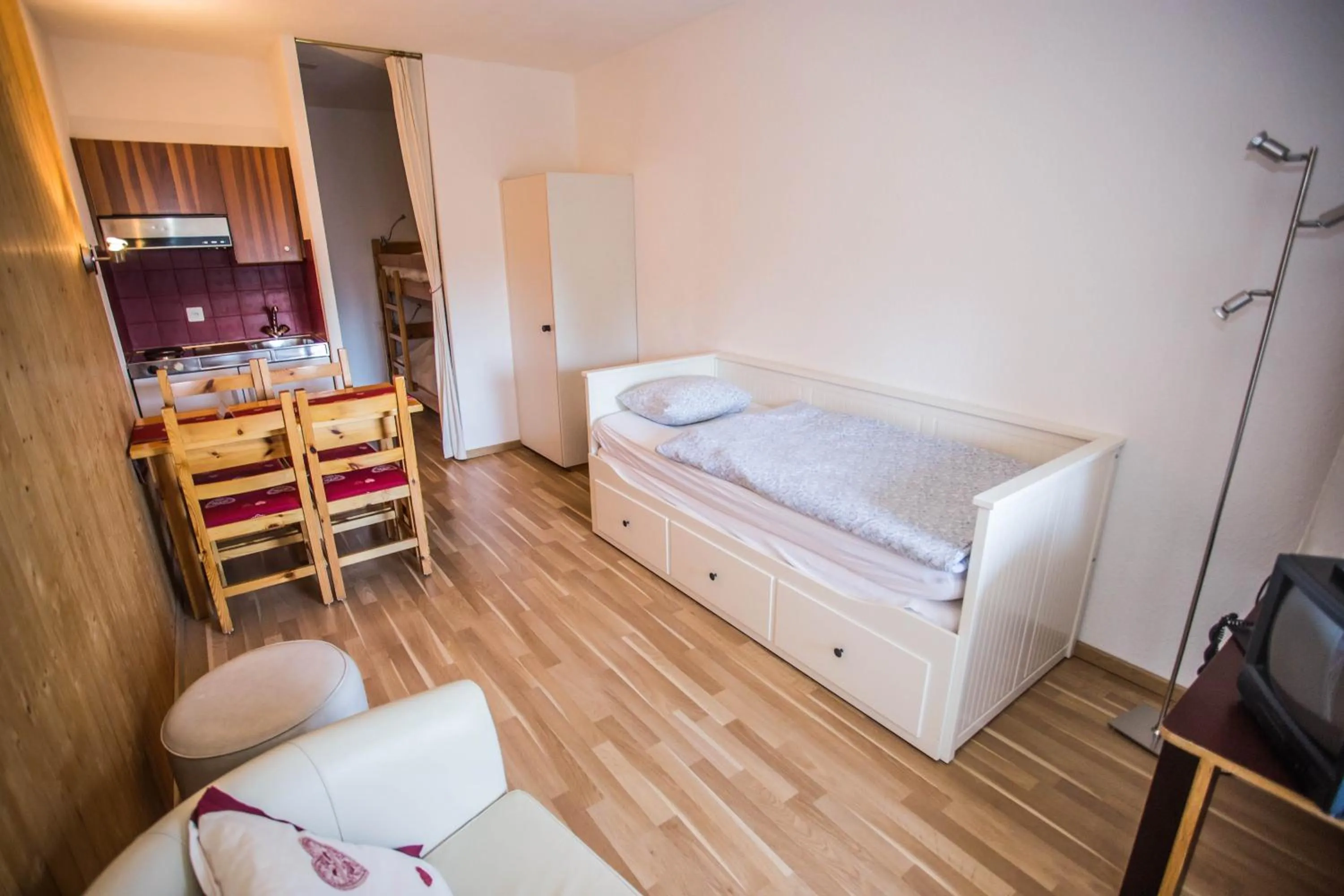 Dining area, Bed in Eden Resort Anzère