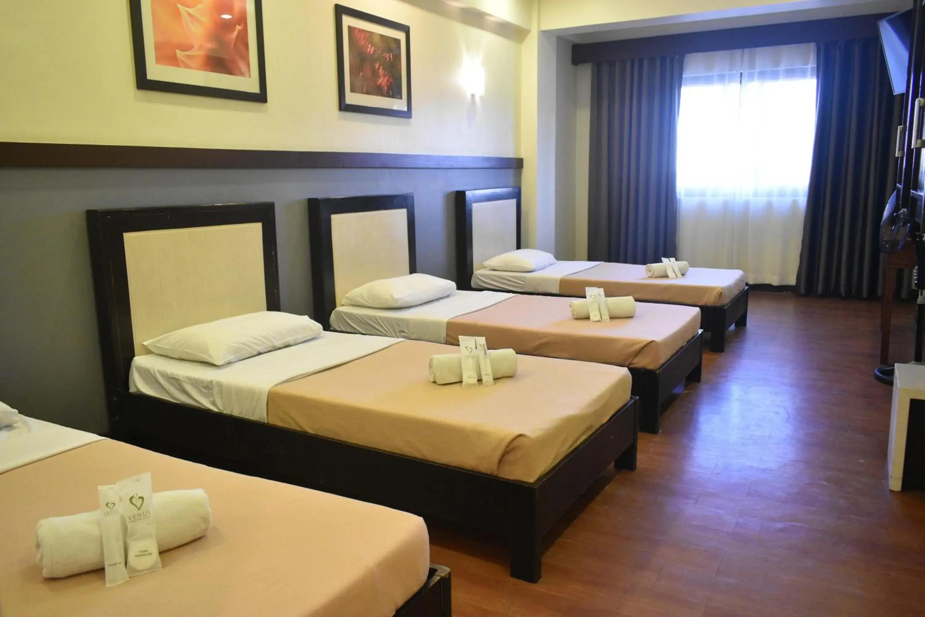 Photo of the whole room, Bed in Venus Parkview Hotel Photo of the whole room, Bed in Venus Parkview Hotel