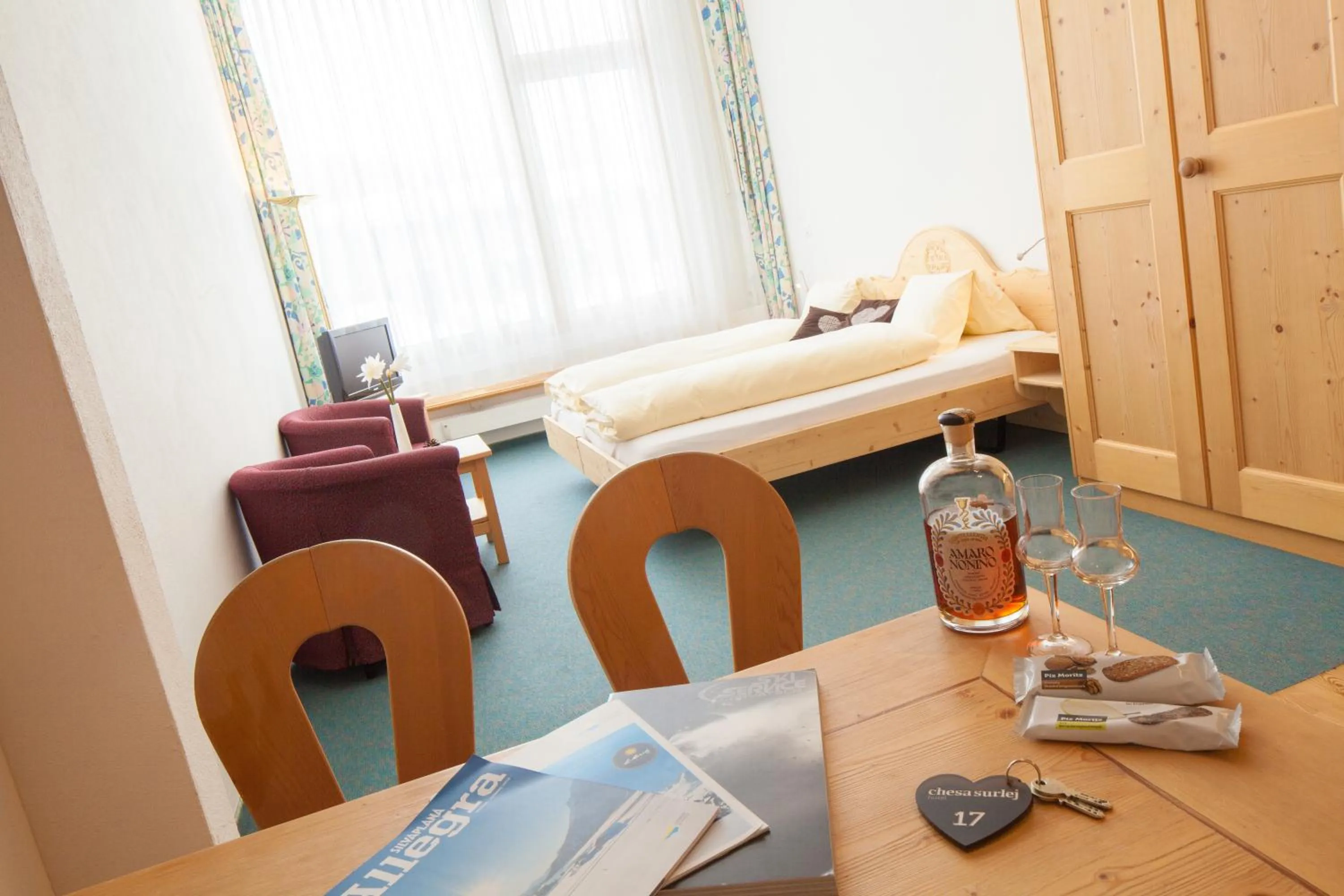 Bed in Hotel Chesa Surlej