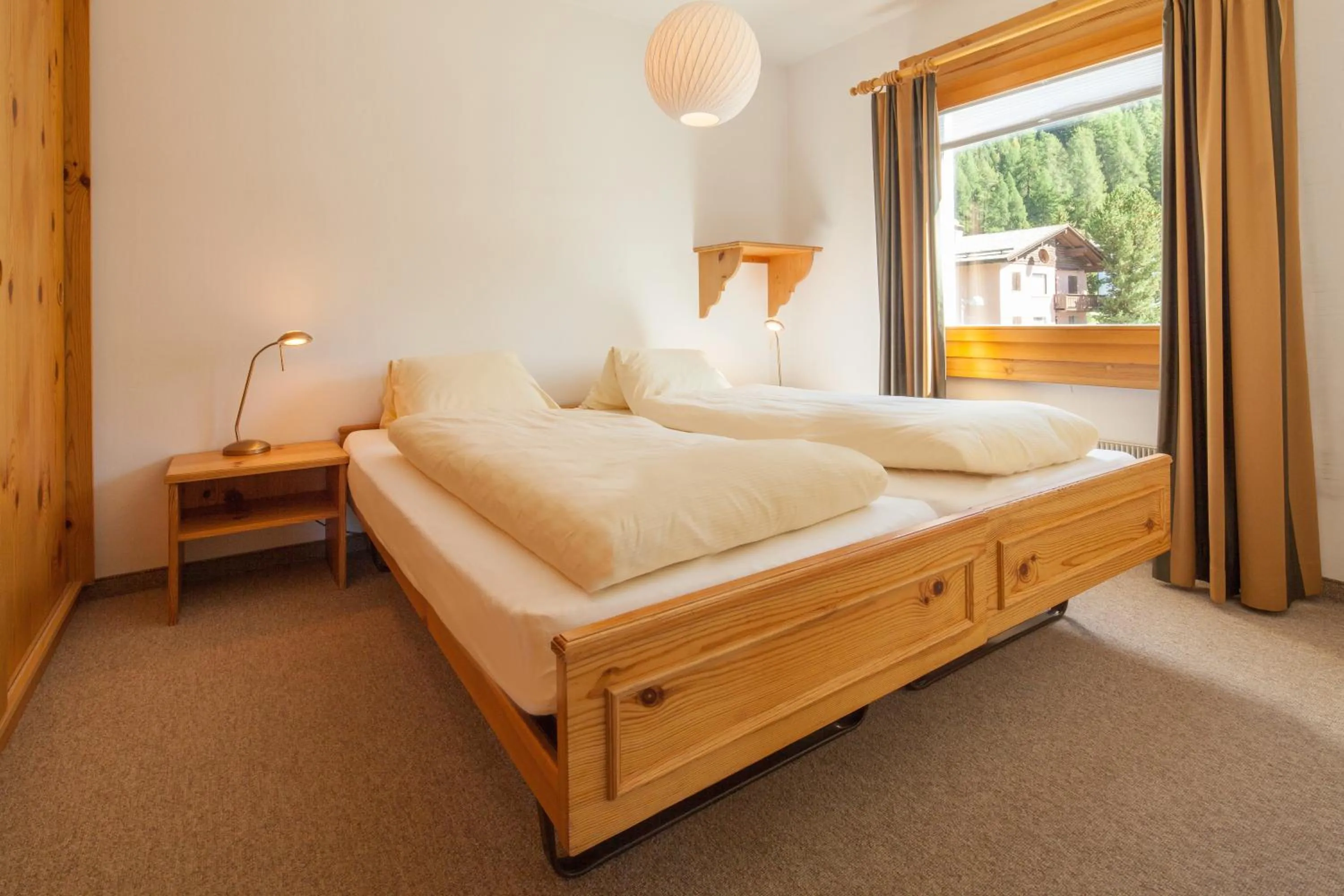 Bed in Hotel Chesa Surlej