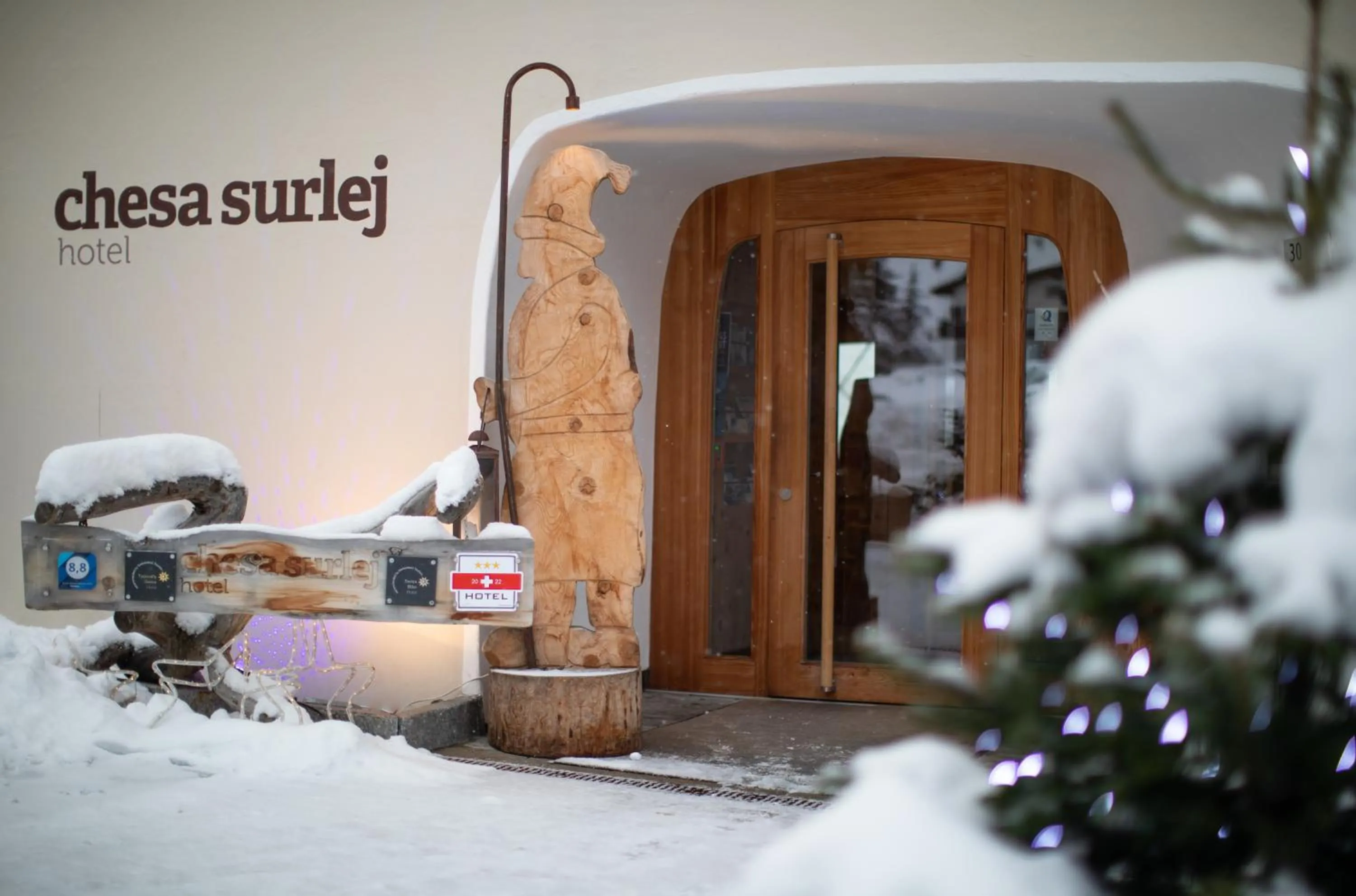 Facade/entrance in Hotel Chesa Surlej