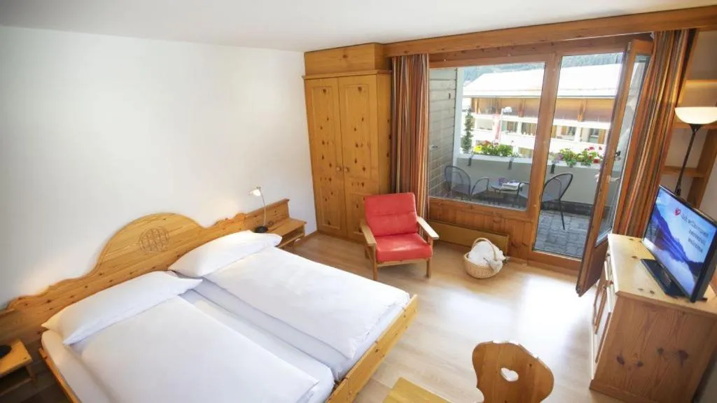 Bed in Hotel Chesa Surlej