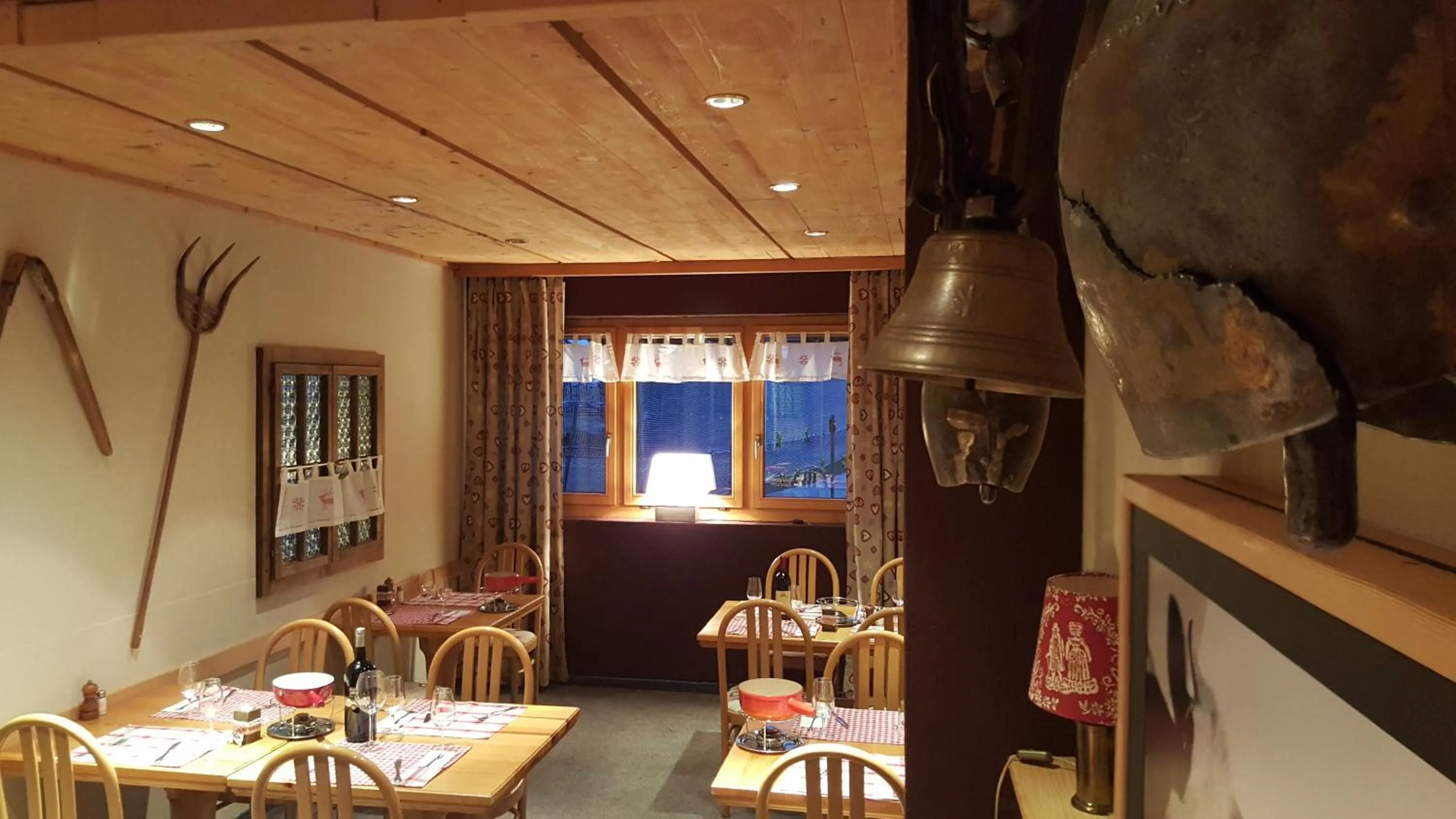 Restaurant/places to eat in Hotel Chesa Surlej