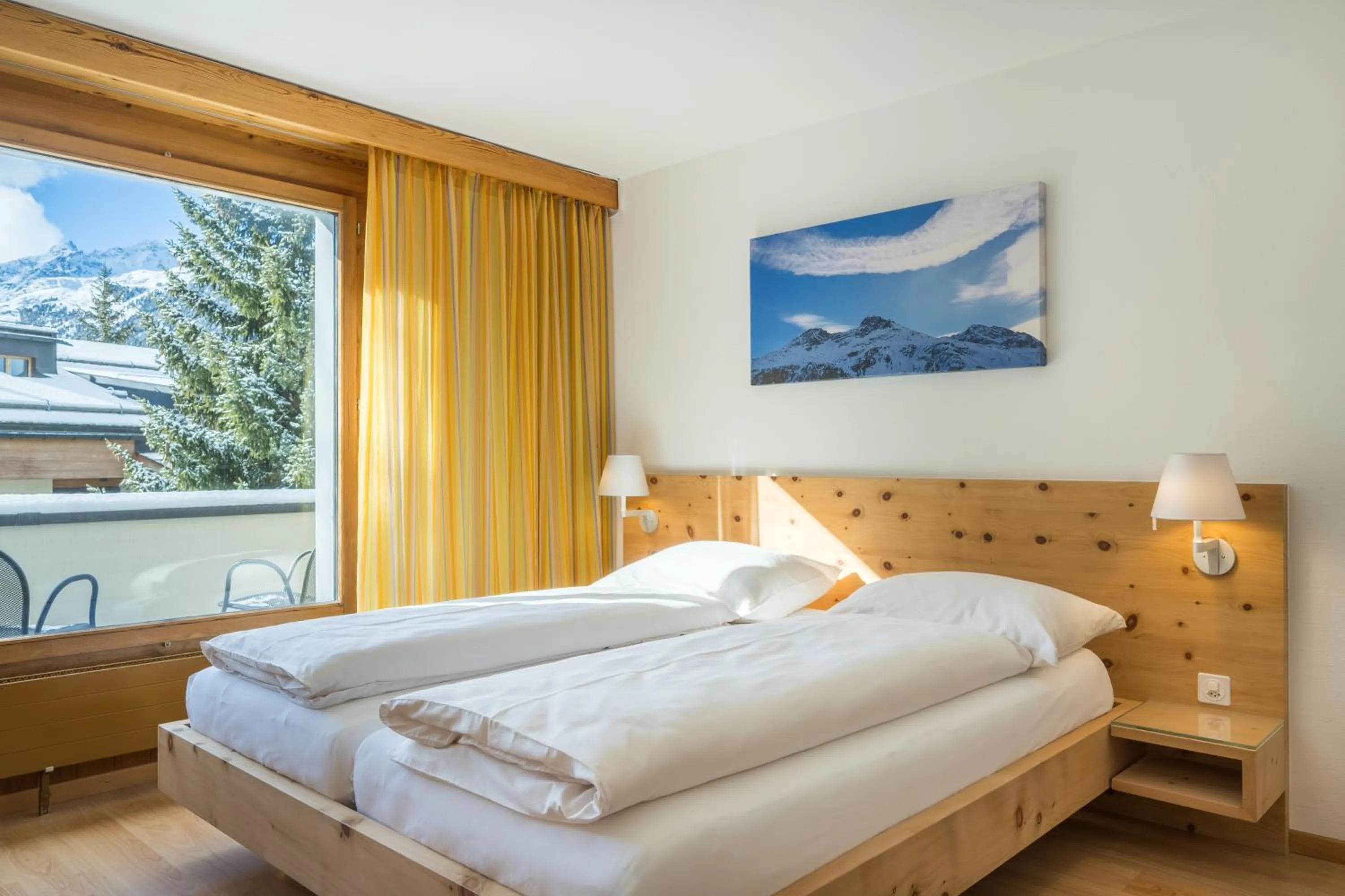 Bed in Hotel Chesa Surlej