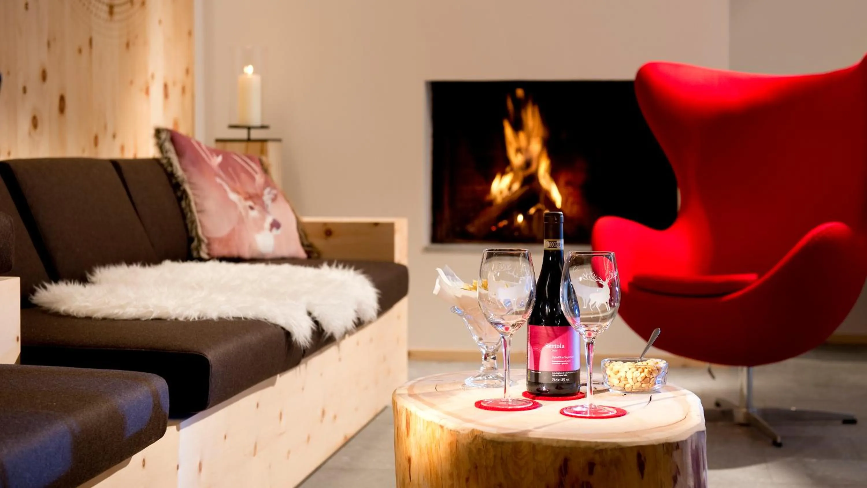 Lobby or reception in Hotel Chesa Surlej