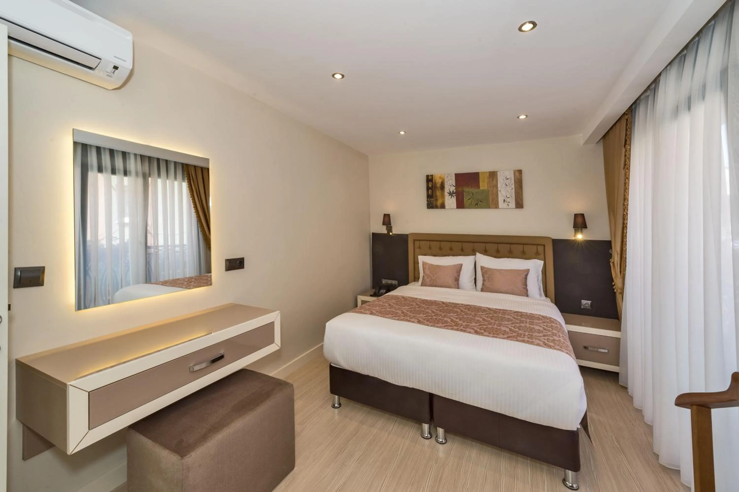 Bedroom, Bed in Gen Suites