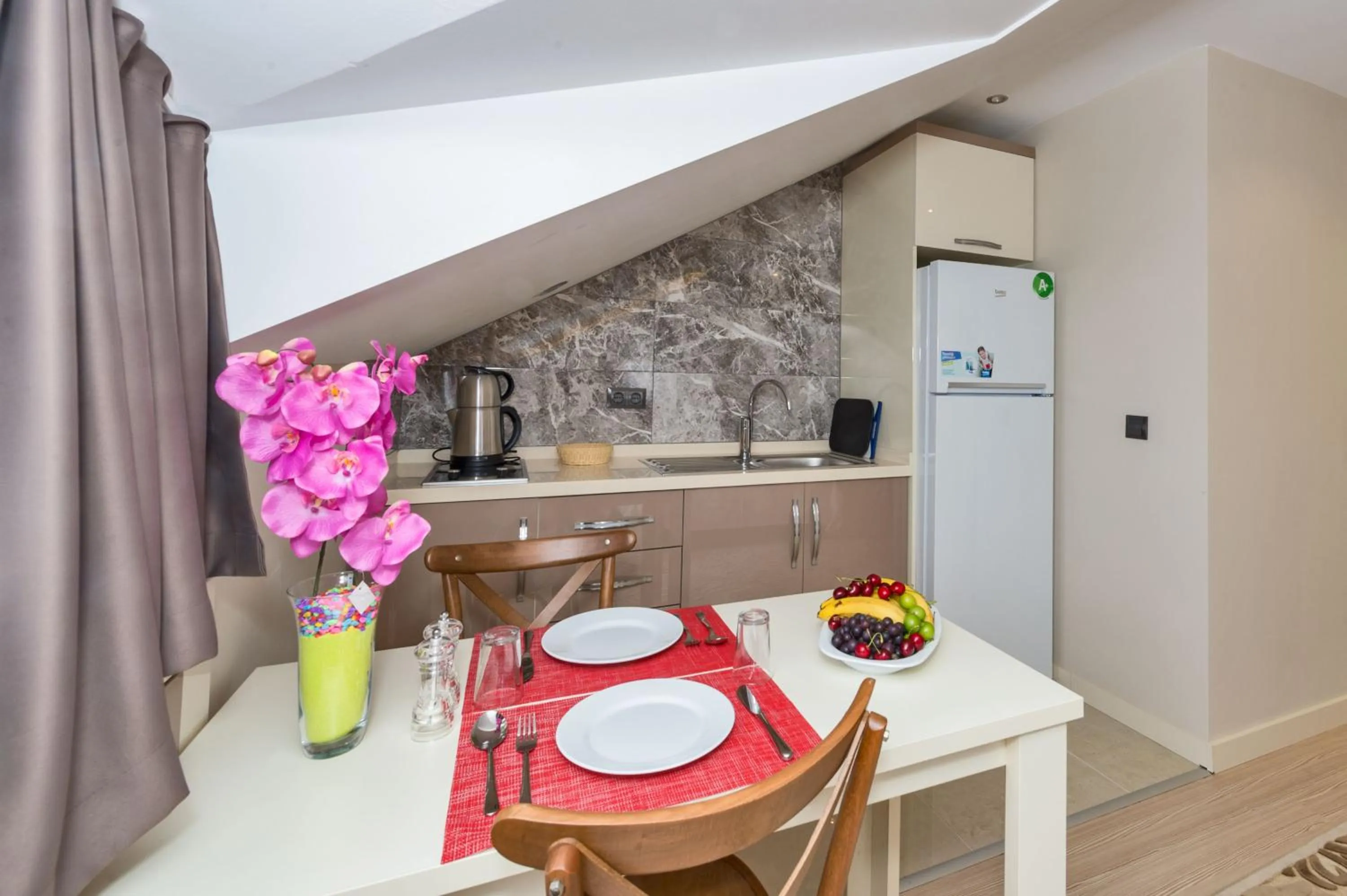 Kitchen or kitchenette in Gen Suites