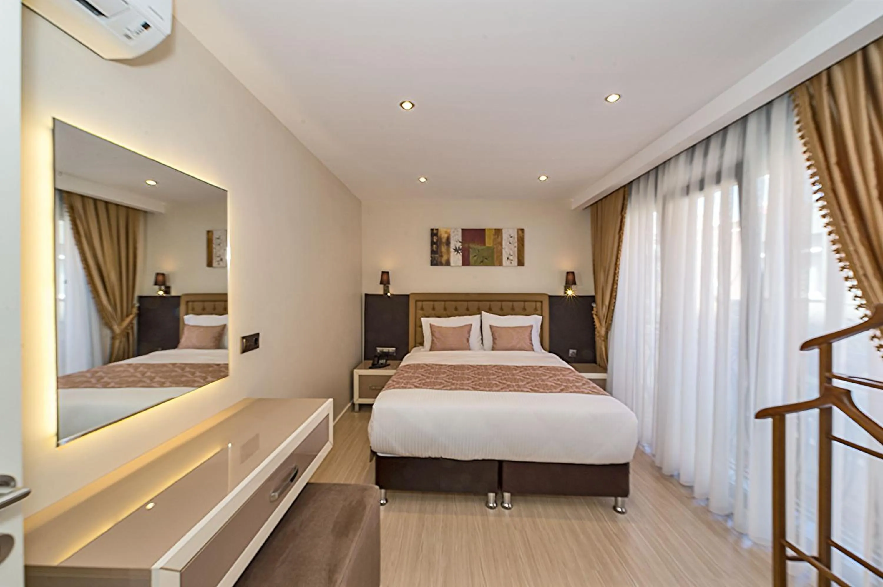 Bedroom, Bed in Gen Suites